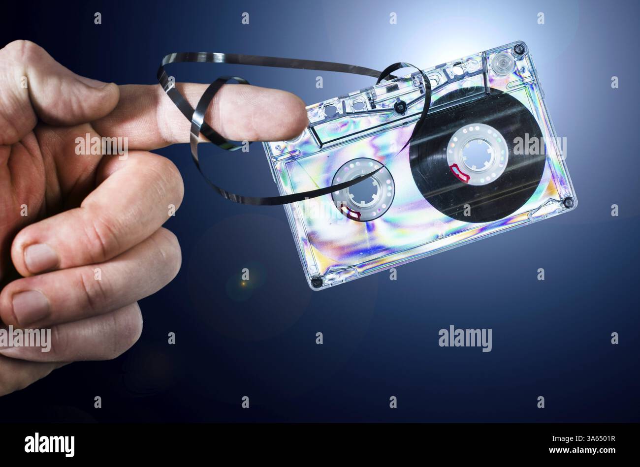 Cassette Vintage sur fond bleu foncé Banque D'Images