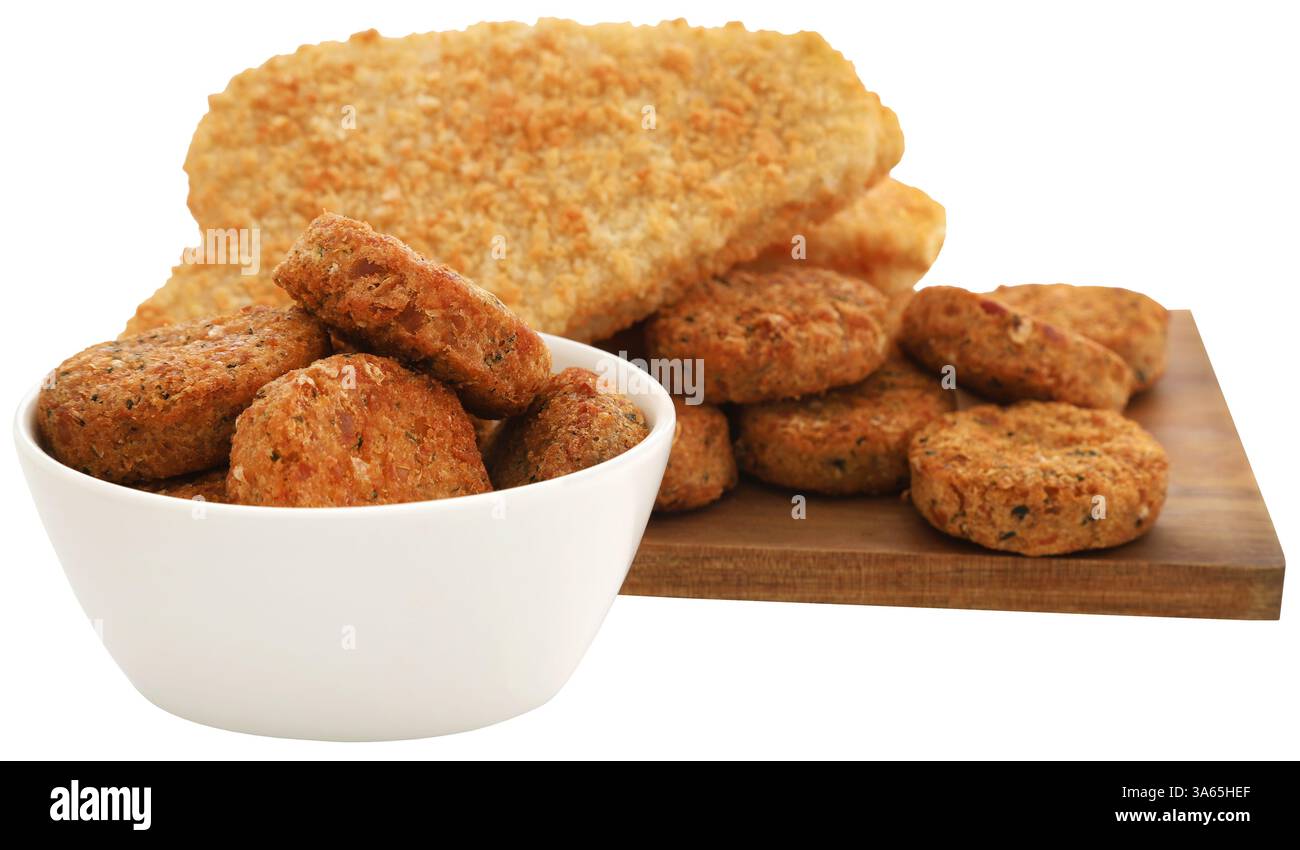 Filet de poisson croustillant avec falafel végétal en gros plan anb isolé Banque D'Images