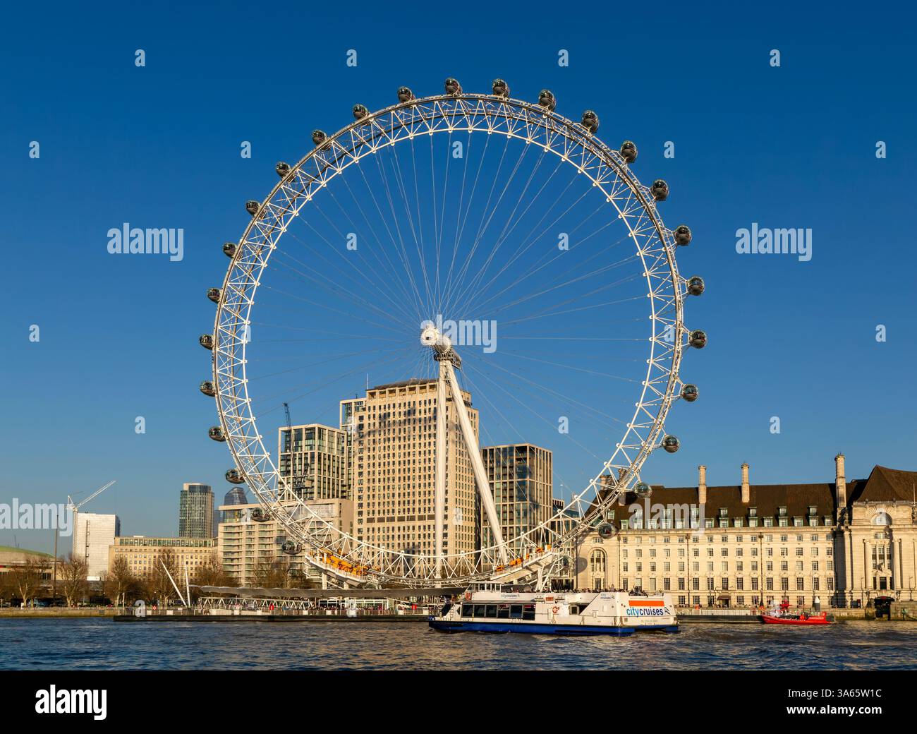 La grande roue London Eye, la roue Millennium, South Bank, la Tamise, Londres, Angleterre, Royaume-Uni Banque D'Images