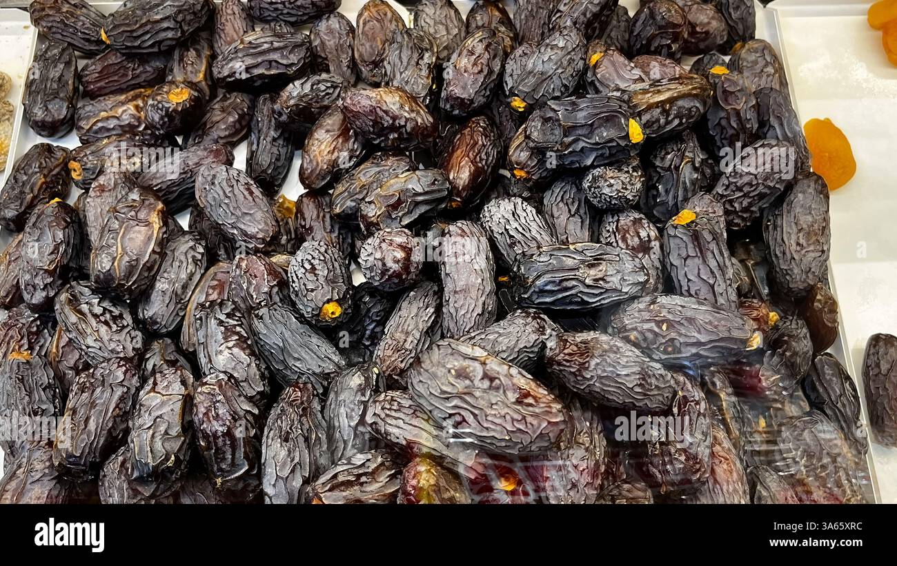 Dates affichées au stand du marché. Banque D'Images