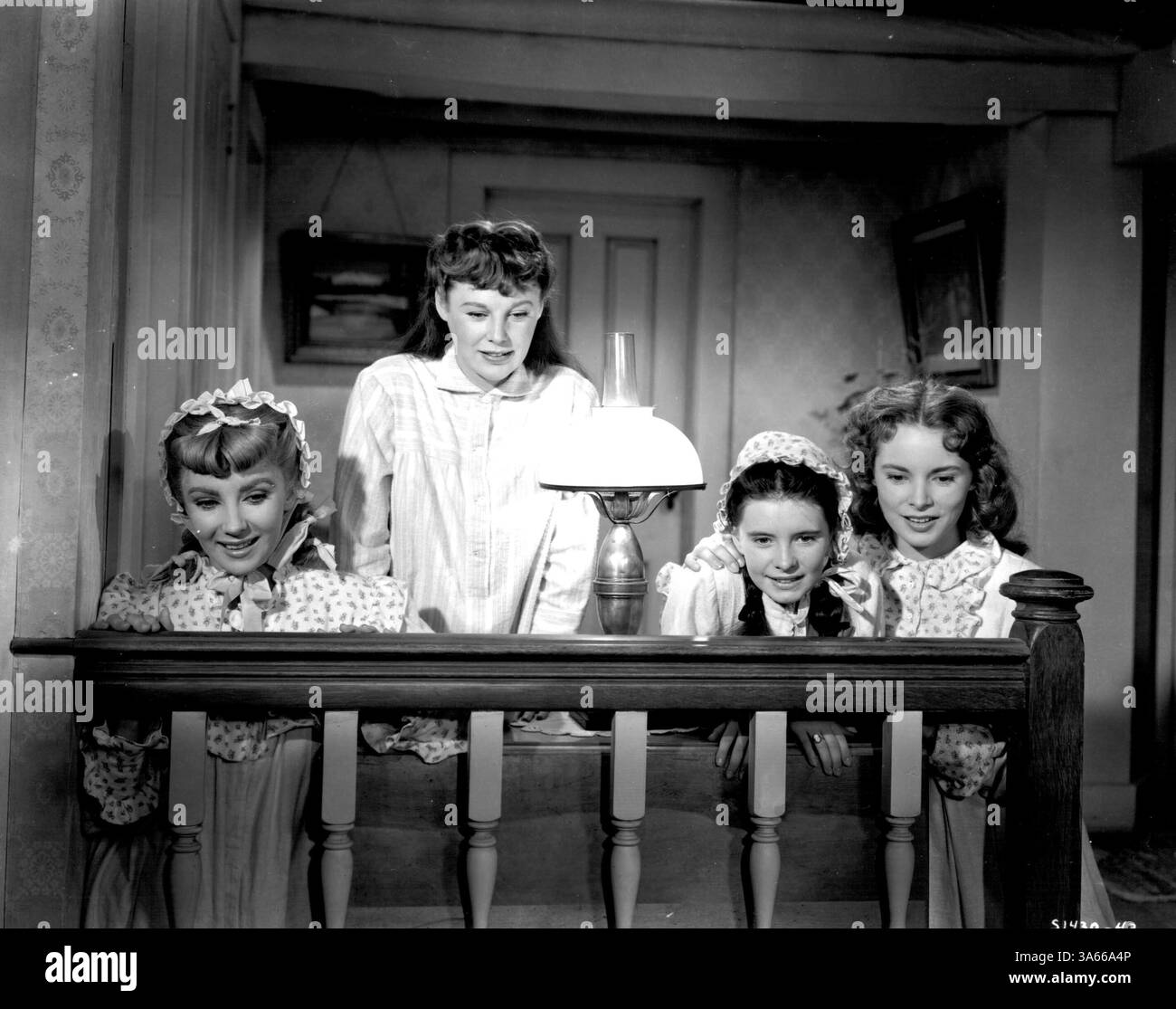 Publié : 16 nov., 1933 - Film Original Title : peu de femmes. Banque D'Images