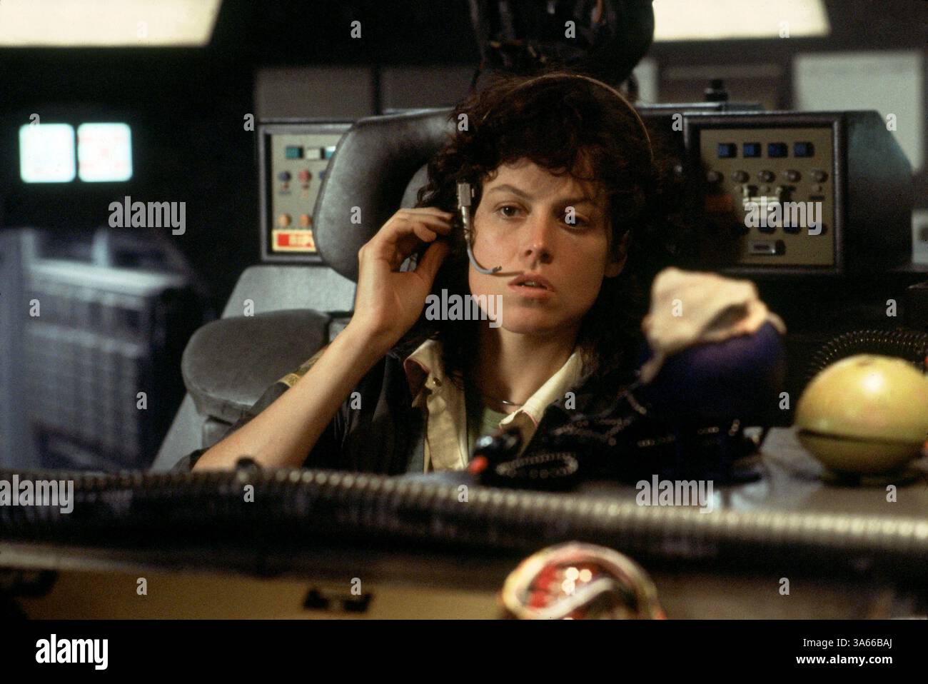 Aug 19, 1979 ; Londres, Royaume-Uni ; Sigourney Weaver stars comme Ripley dans le thriller de science-fiction "étranger : l'administration Cut' réalisé par Ridley Scott. Banque D'Images