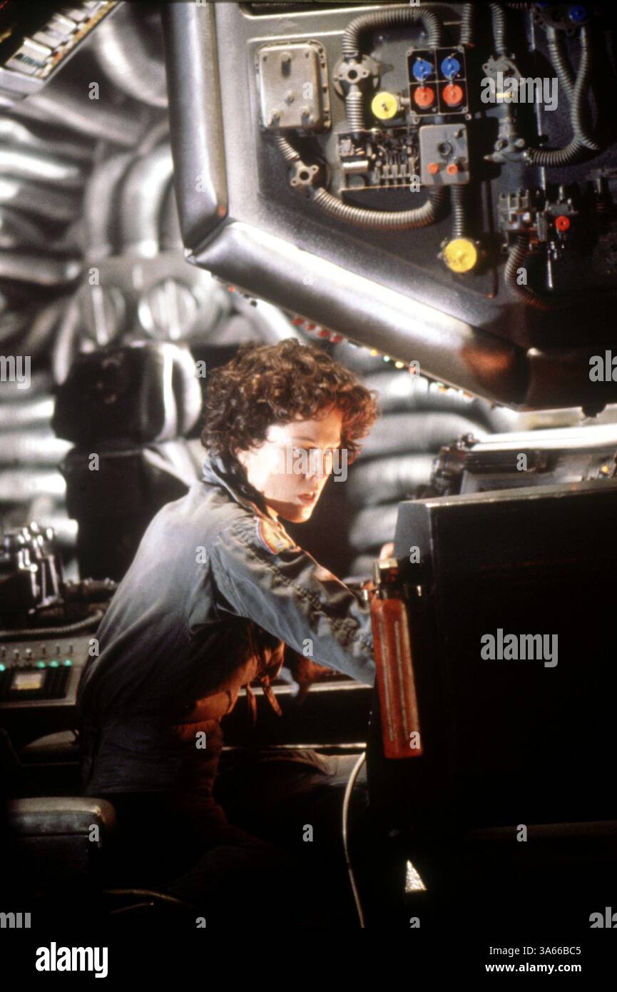 Jul 23, 1979 ; Londres, Royaume-Uni ; Sigourney Weaver stars comme Ripley dans le thriller de science-fiction "étranger : l'administration Cut' réalisé par Ridley Scott. Banque D'Images