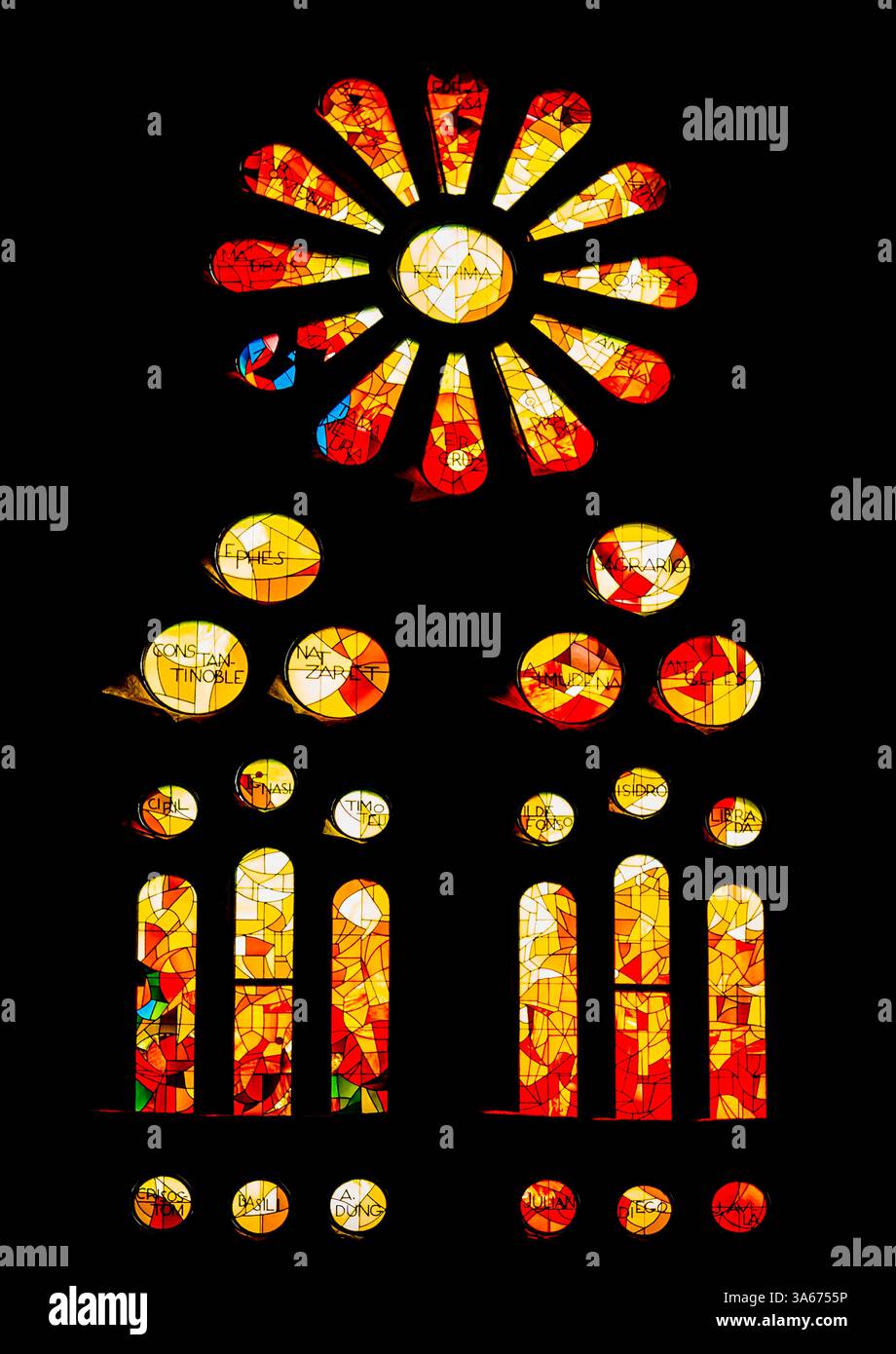 Les superbes vitraux de la Sagrada Familia à Barcelone. Juillet 2015 Banque D'Images