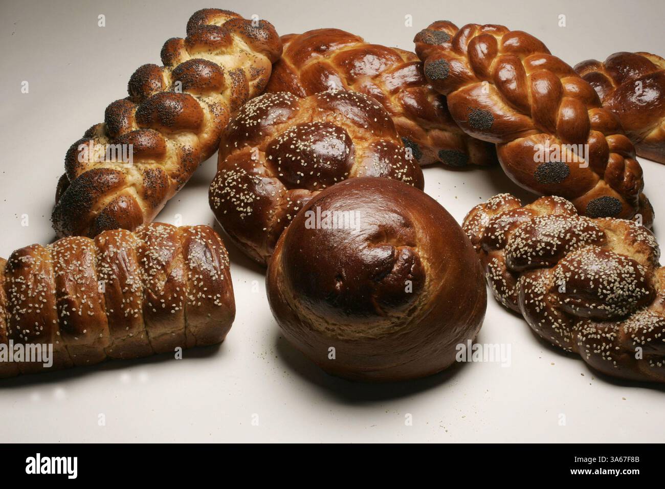 4 septembre 2007 - la challah cuite à la maison est un aliment de base dans les ménages juifs toute l'année, mais elle est particulièrement populaire pendant la saison des fêtes d'automne. (Thu Hoang Ly/San Jose Mercury News/MCT) (image crédit : © Thu Hoang Ly/MCT/ZUMAPRESS.com) Banque D'Images