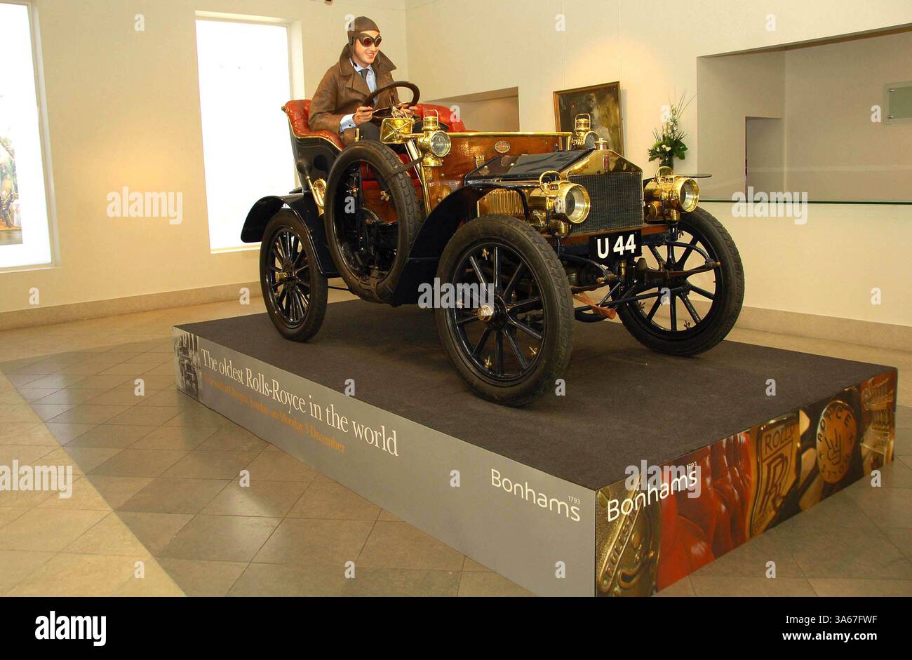 17 octobre 2007 - Londres, Royaume-Uni - K55147.la plus ancienne Rolls Royce Auction Preview-Photocall-Bonhams, New Bond Street, Londres, Royaume-Uni 10-17-2007. Henry davenport- - la plus ancienne Rolls Royce du monde(crédit image : © Globe photos/ZUMAPRESS.com) Banque D'Images