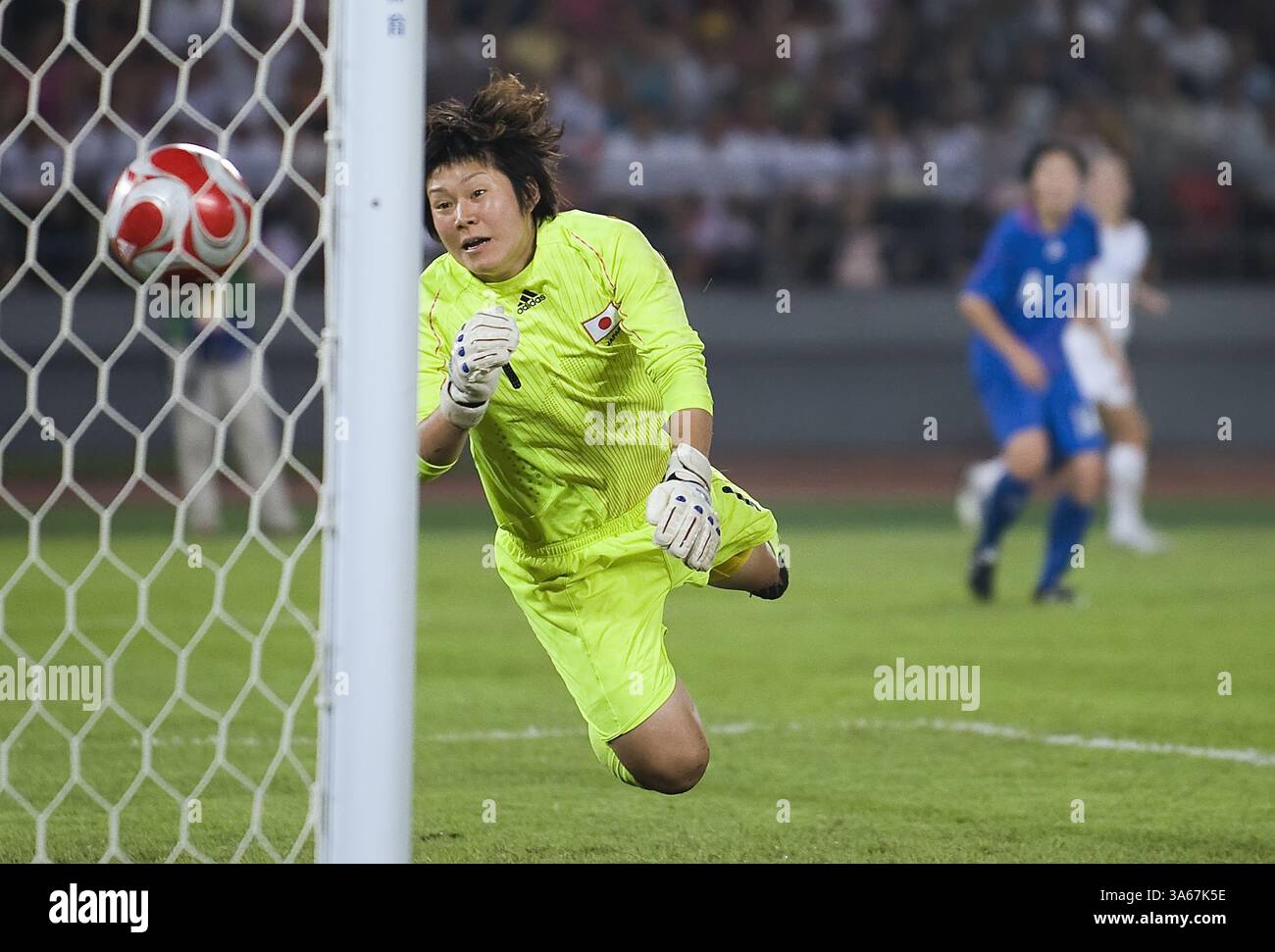 18 août 2008 - le gardien de but Miho Fukumoto, du Japon, ne peut sauver un but des États-Unis le lundi 18 août 2008, aux Jeux de la XXIXe Olympiade à Beijing, en Chine. (David Eulitt/Kansas City Star/MCT) (image crédit : © David Eulitt/MCT/ZUMAPRESS.com) Banque D'Images