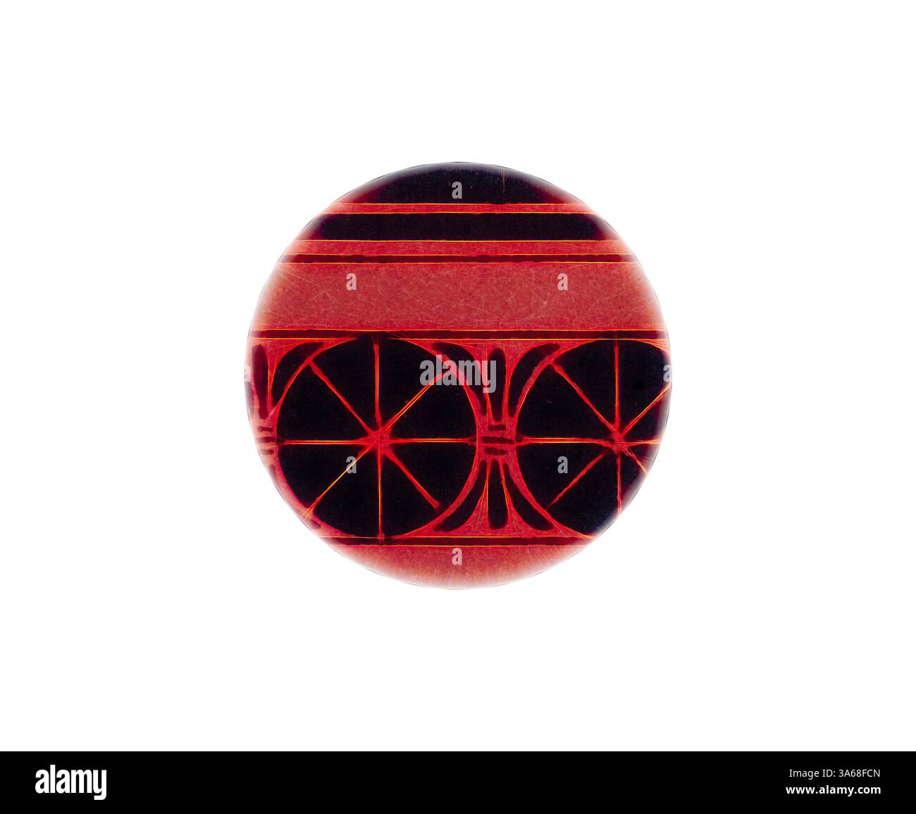 Un objet circulaire présente des motifs géométriques complexes en rouge vif et noir profond, mettant en valeur un mélange harmonieux de formes qui évoquent un sentiment d'élégance artistique. Art classique avec une touche moderne réinventé par Artotop, ornement grec transformé et ornement étrusque Banque D'Images