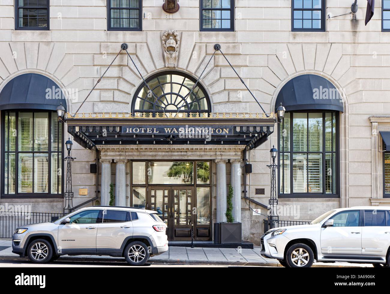 Détail : entrée de l'hôtel Washington au 515 15th Street NW. La propriété de style Beaux-Arts est inscrite au registre national des lieux historiques. Banque D'Images