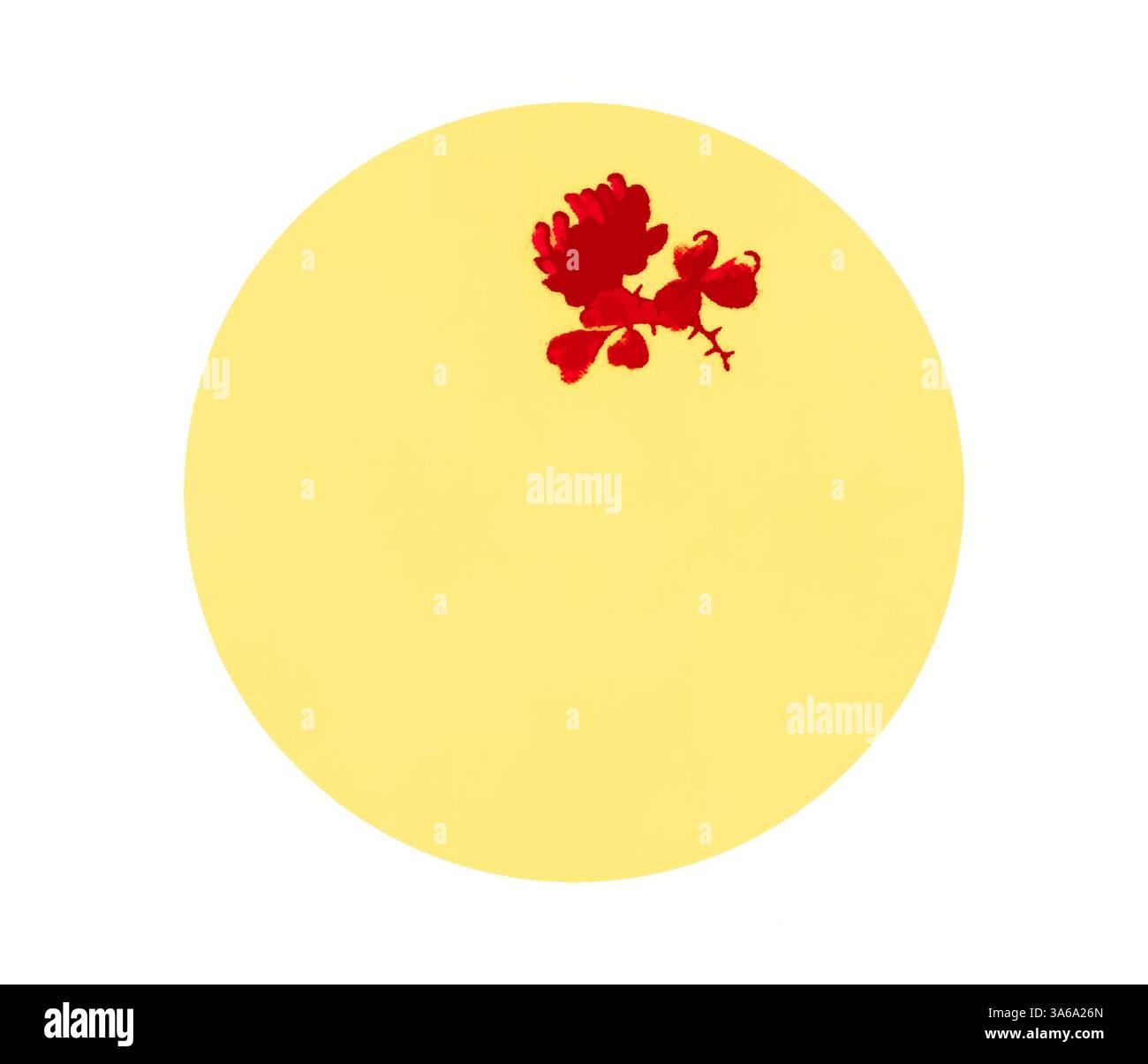Un grand cercle jaune pâle présente une silhouette rouge frappante d'oiseau et de fleur, créant un contraste audacieux et un point focal attrayant. Art classique avec une touche moderne réinventé par Artotop, transformé les tissus français, première moitié du XIXe siècle Banque D'Images