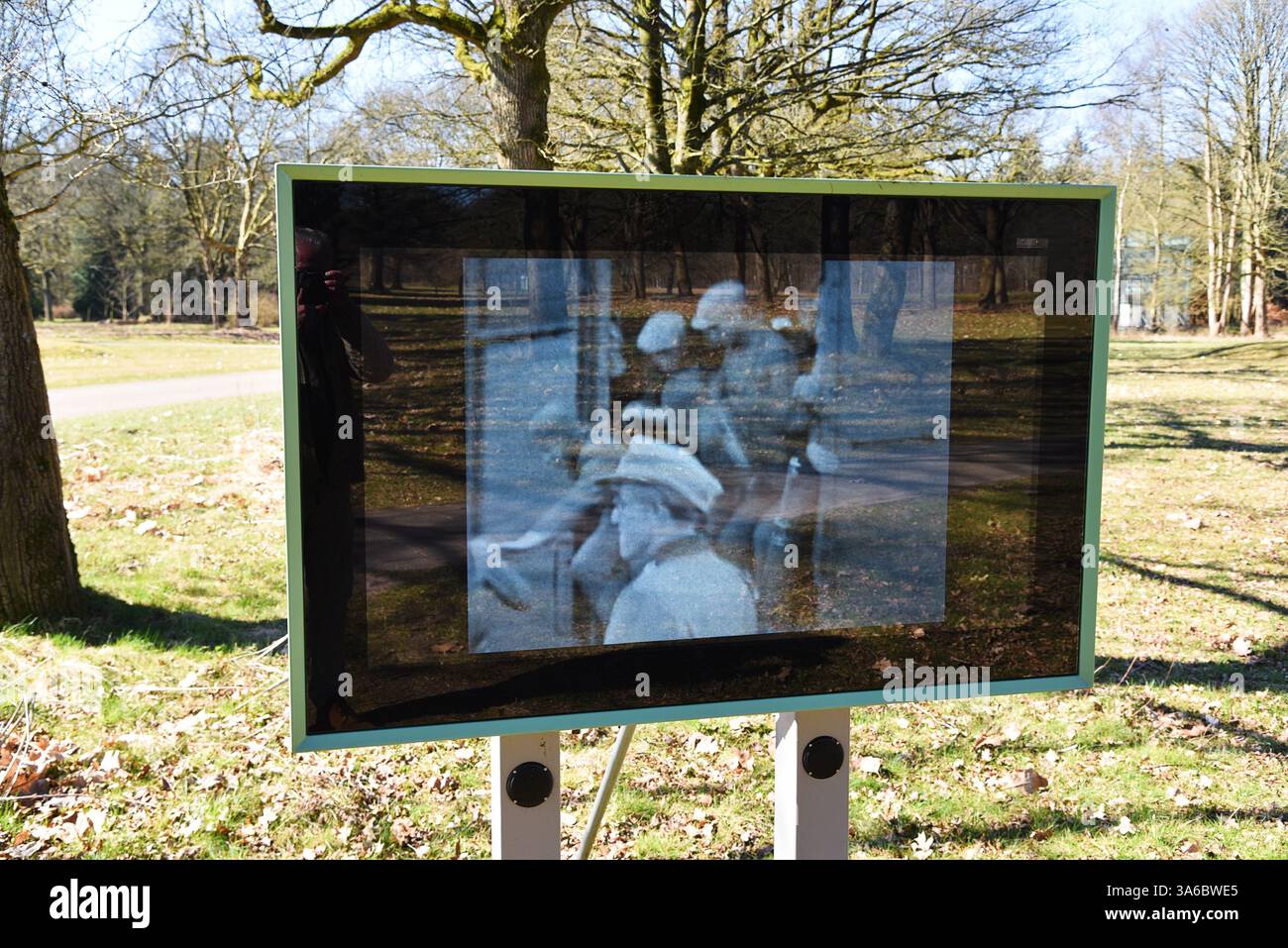 Westerbork, pays-Bas. 19 mars 2025. Panneaux d'affichage dans l'ancien camp de déportation de Westerbork aux pays-Bas. Photo de haute qualité Banque D'Images Westerbork, pays-Bas. 19 mars 2025. Panneaux d'affichage dans l'ancien camp de déportation de Westerbork aux pays-Bas. Photo de haute qualité Banque D'Images