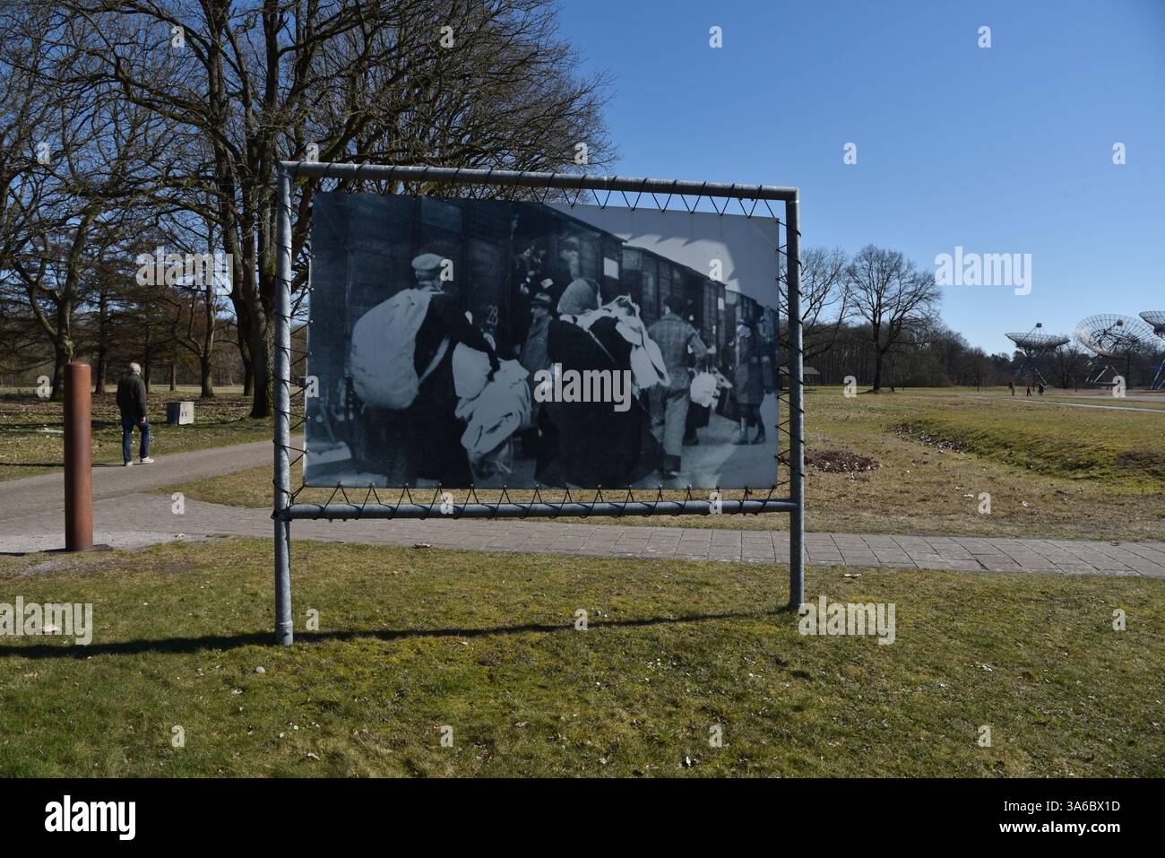 Westerbork, pays-Bas. 19 mars 2025. Panneaux d'affichage dans l'ancien camp de déportation de Westerbork aux pays-Bas. Photo de haute qualité Banque D'Images Westerbork, pays-Bas. 19 mars 2025. Panneaux d'affichage dans l'ancien camp de déportation de Westerbork aux pays-Bas. Photo de haute qualité Banque D'Images