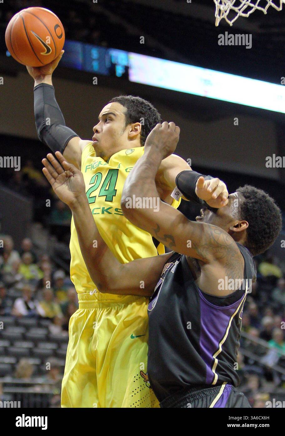 04 février 2015 : L'attaquant des Ducks de l'Oregon, Dillon Brooks (24 ans), lors du match de basket-ball de la NCAA entre Washington et l'Oregon à Matthew Knight Arena, Eugene, OREGON(crédit image : © Larry C. Lawson/Cal Sport Media/ZUMAPRESS.com) Banque D'Images
