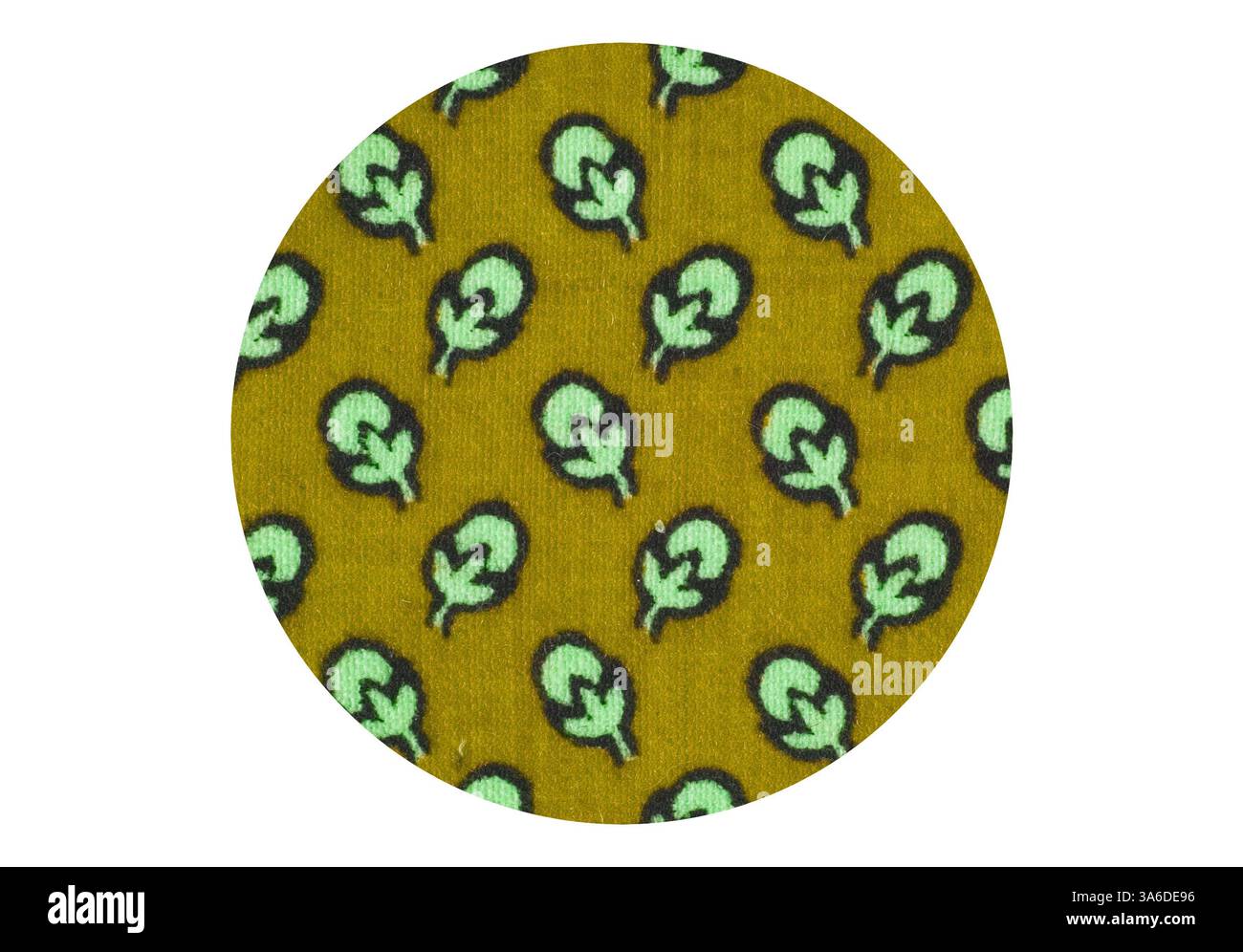 Un motif circulaire avec de petites feuilles vertes stylisées sur un fond jaunâtre, créant un design ludique et vibrant. Art classique avec une touche moderne réinventé par Artotop, transformé les tissus français, première moitié du XIXe siècle Banque D'Images