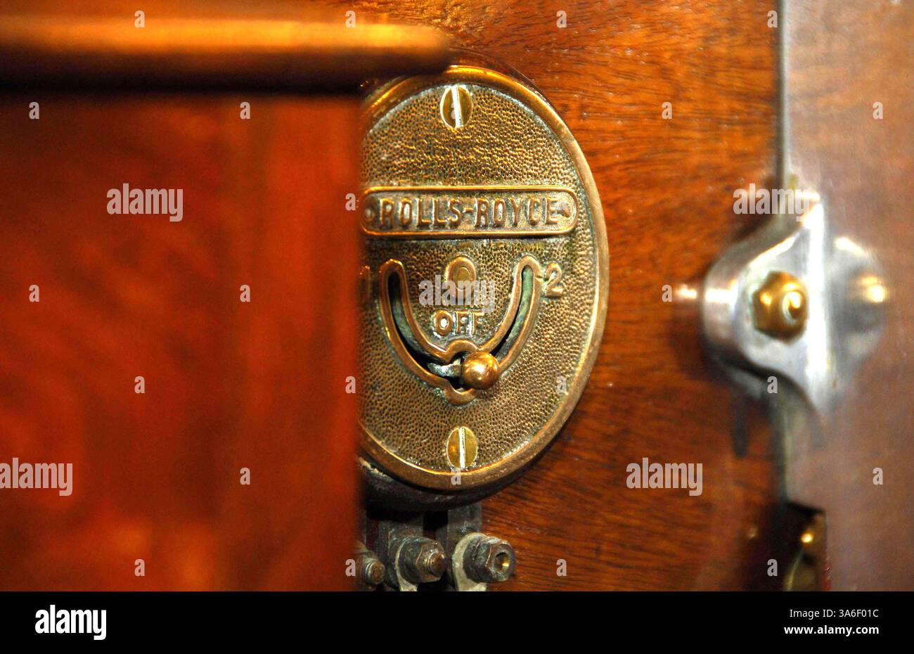 17 octobre 2007 - Londres, Royaume-Uni - K55147.la plus ancienne Rolls Royce Auction Preview-Photocall-Bonhams, New Bond Street, Londres, Royaume-Uni 10-17-2007. Henry davenport- - la plus ancienne Rolls Royce du monde(crédit image : © Globe photos/ZUMAPRESS.com) Banque D'Images