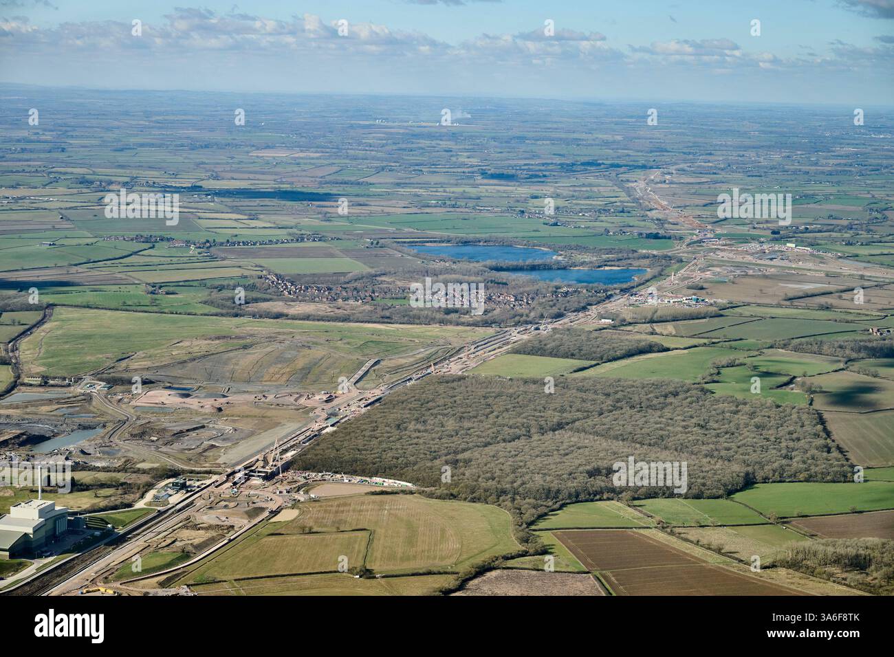 Une vue aérienne de la nouvelle ligne ferroviaire HS2, dans le Buckinghamshire, au sud-est de l'Angleterre, Royaume-Uni montrant l'avancement et la forme de la ligne Banque D'Images