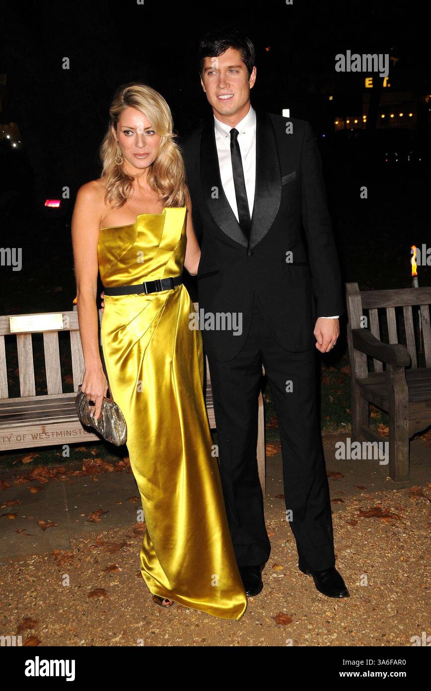 26 septembre 2008 - Londres - ©Henry Davenport/ .com 09-25-2008002350..TESS DALY ET VERNON KAYE..'fin du bal d'été à Berkeley Square 2008'-Arrivals-Berkeley Square, Londres, Royaume-Uni. CRÉDIT : - 2008.K59937(crédit image : © Globe photos/ZUMAPRESS.com) Banque D'Images