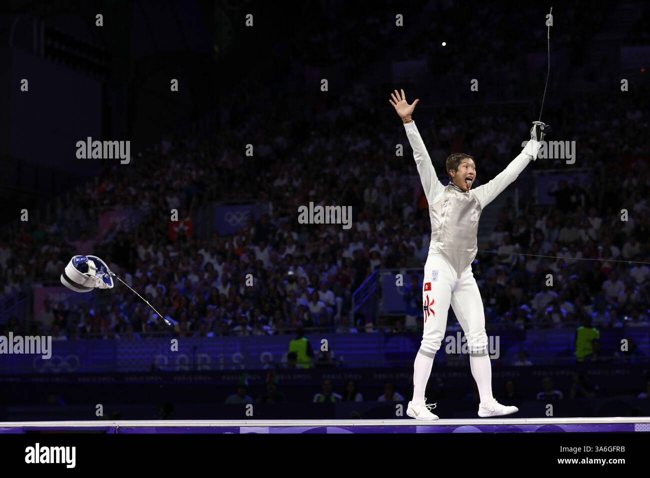 29 juillet 2024 - Paris, France : Cheung Ka long de Hong Kong réagit à la victoire de la finale individuelle d'escrime sur papier masculin le jour 3 de l'Olym de Paris 2024 Banque D'Images