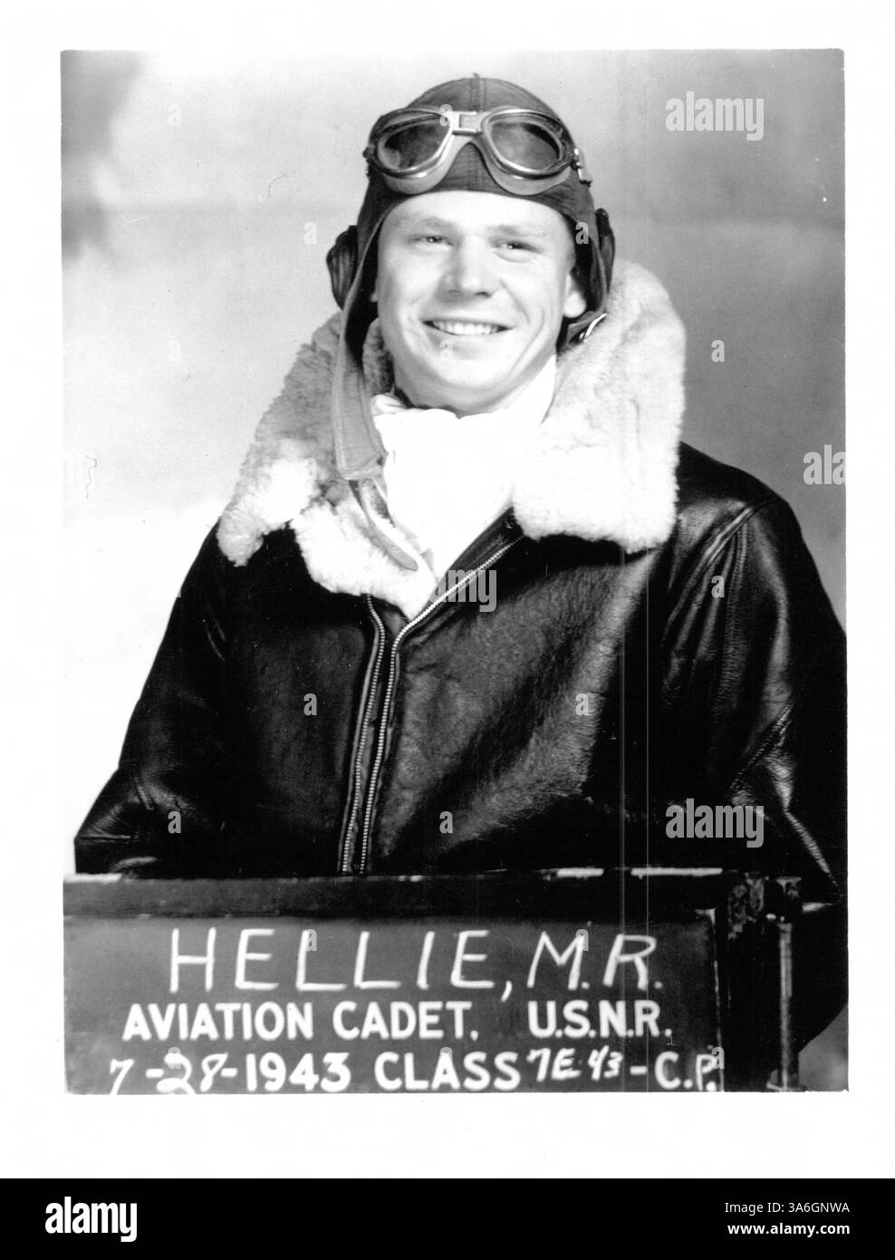 Mandeville R. Hellie est connu comme un cadet de l'aviation, contribuant potentiellement à l'histoire de l'aviation au début du XXe siècle et aux programmes de formation pendant ou après la IIe Guerre mondiale Banque D'Images Mandeville R. Hellie est connu comme un cadet de l'aviation, contribuant potentiellement à l'histoire de l'aviation au début du XXe siècle et aux programmes de formation pendant ou après la IIe Guerre mondiale Banque D'Images