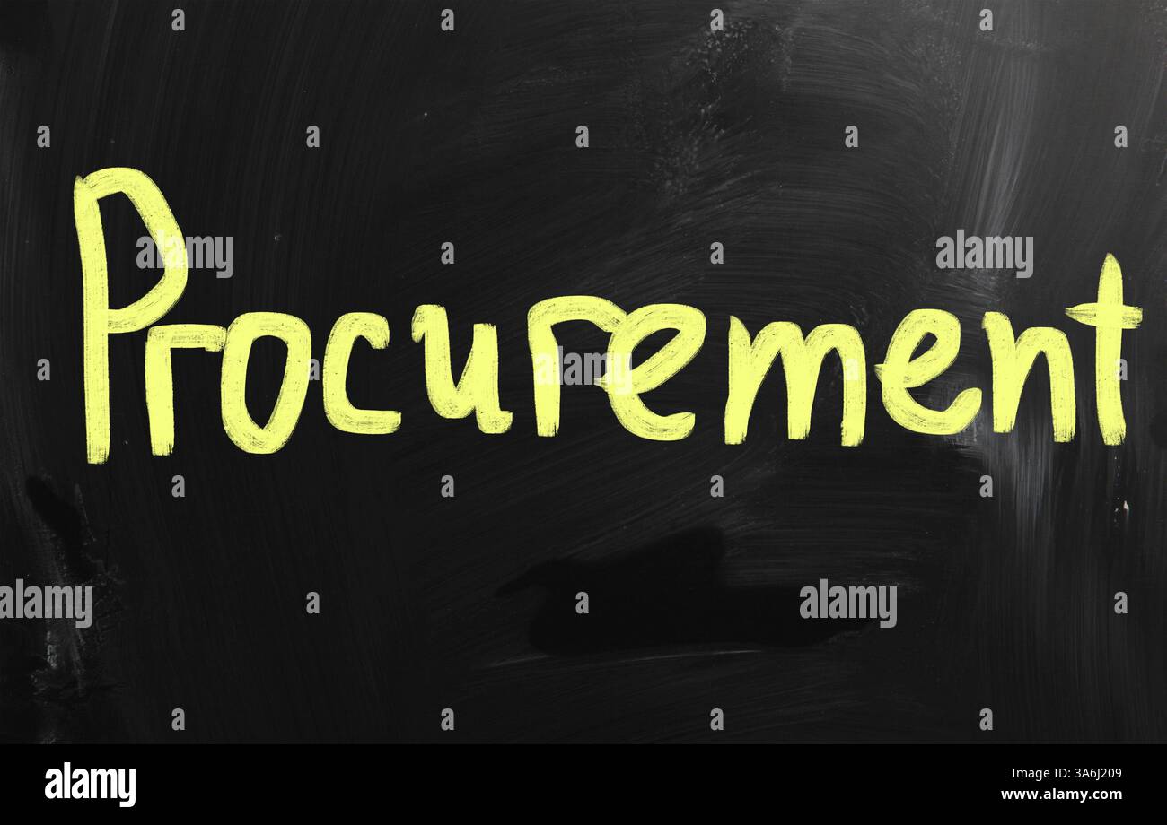 Des idées d'entreprise à la main avec craie blanche sur un tableau noir Banque D'Images