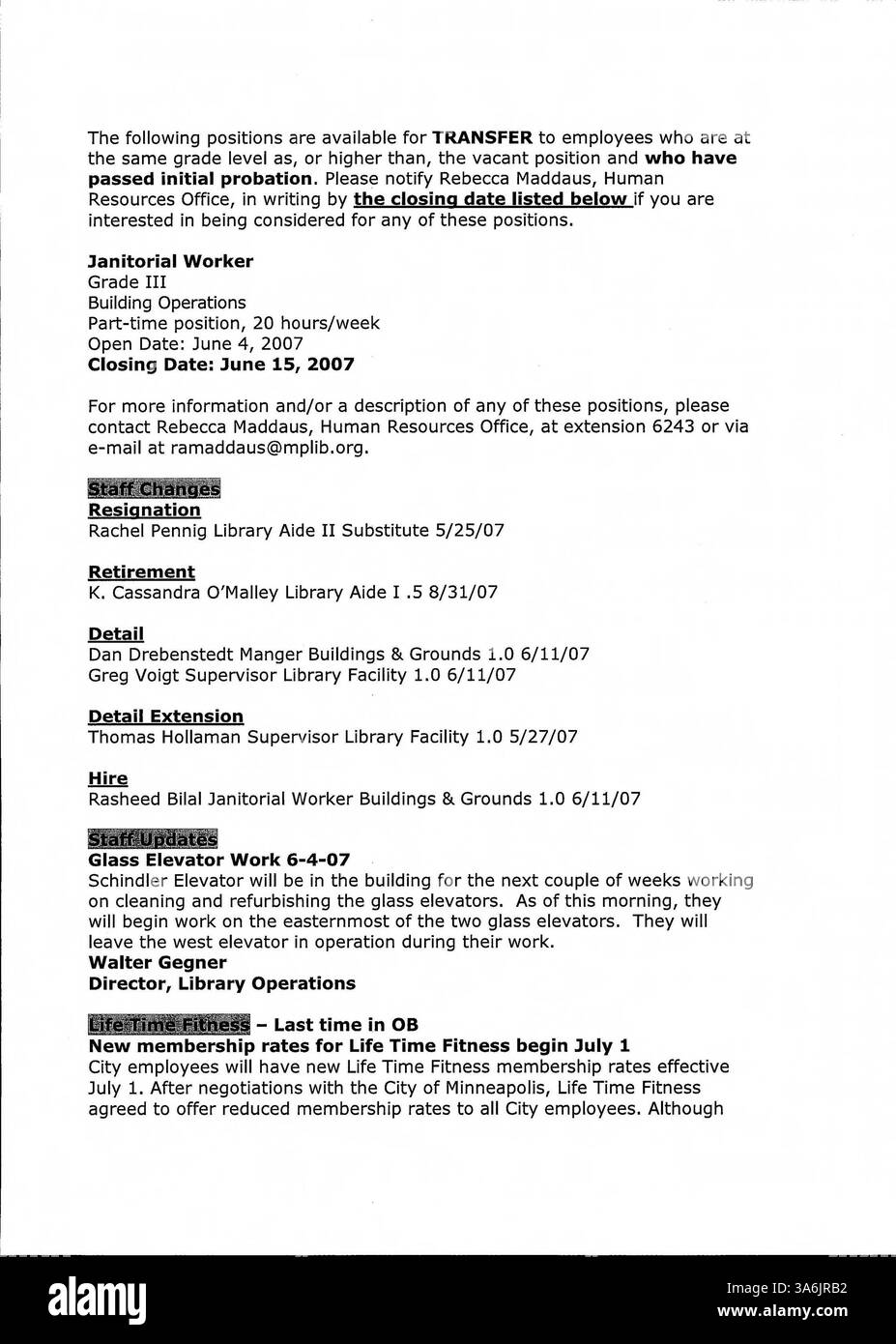 L'édition 2007 du bulletin officiel de la bibliothèque publique de Minneapolis donne aux employés des informations sur les événements à venir, les changements internes et les nouveaux programmes de bibliothèque. Banque D'Images