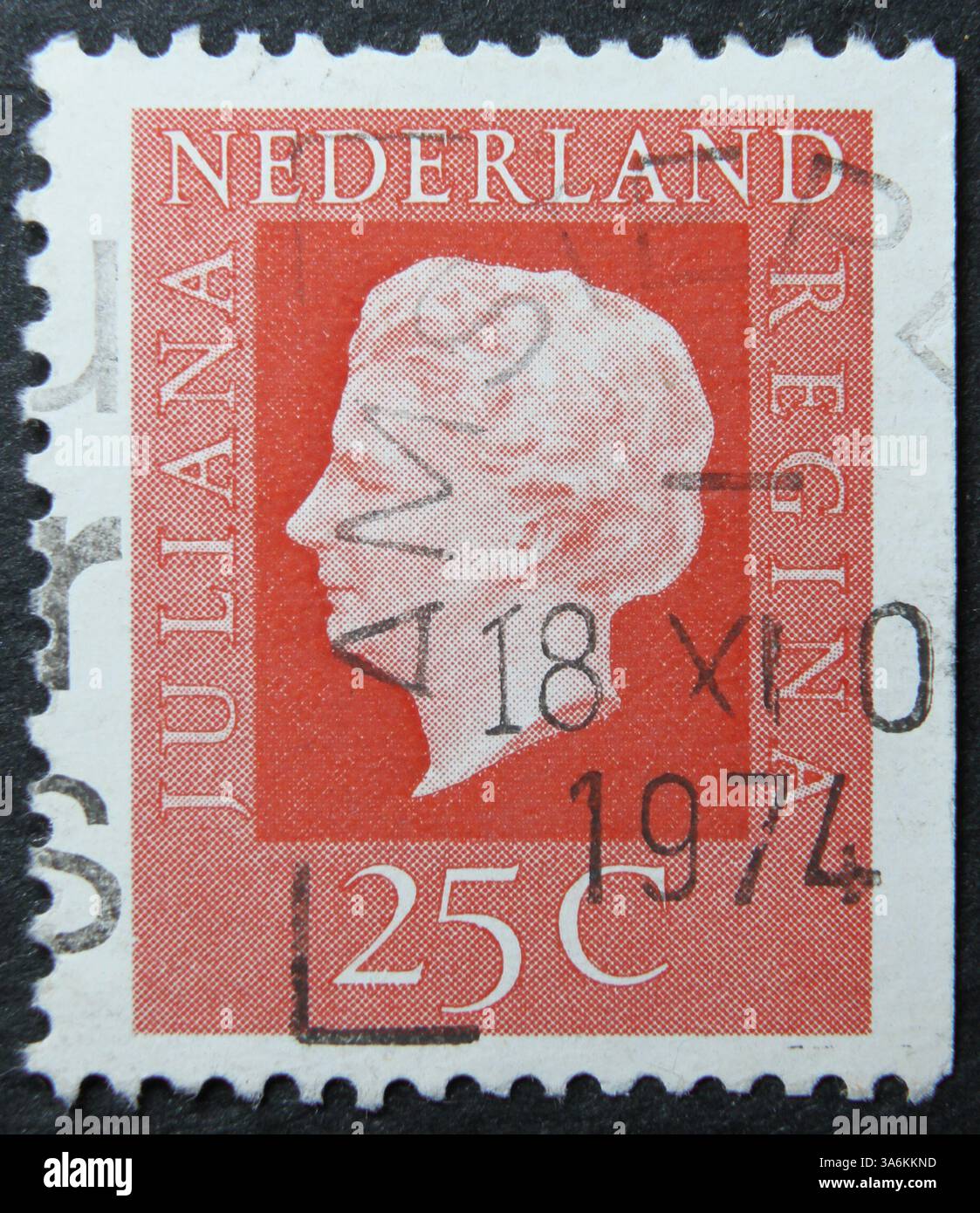 ISTANBUL, TURQUIE - 24 JANVIER 2021 : le timbre néerlandais montre la reine Juliana vers 1969 Banque D'Images