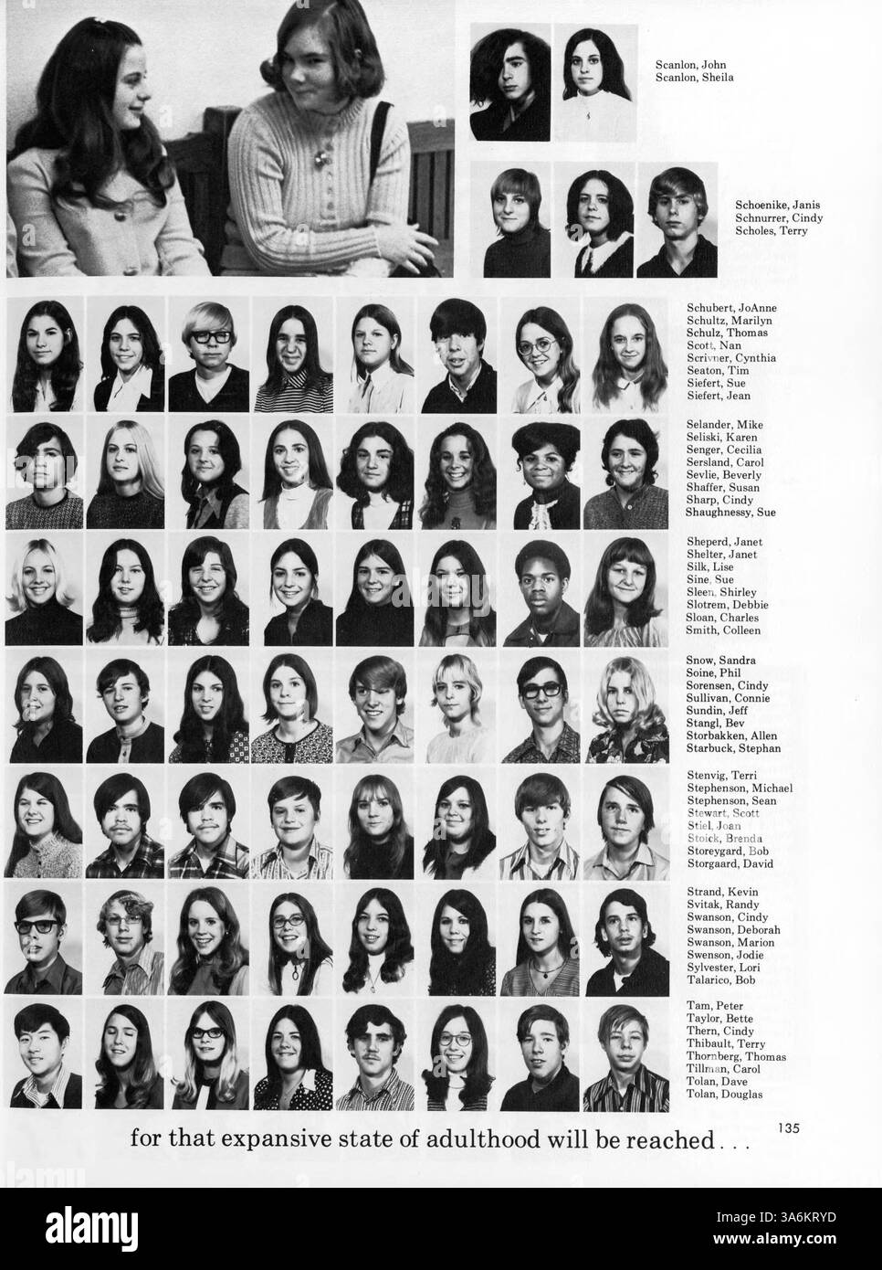 L'annuaire 1972 du lycée Roosevelt, intitulé « A Time Together », reprend les moments clés de l'année scolaire 1971-1972 en mettant l'accent sur l'athlétisme, les clubs étudiants et l'histoire afro-américaine. Banque D'Images