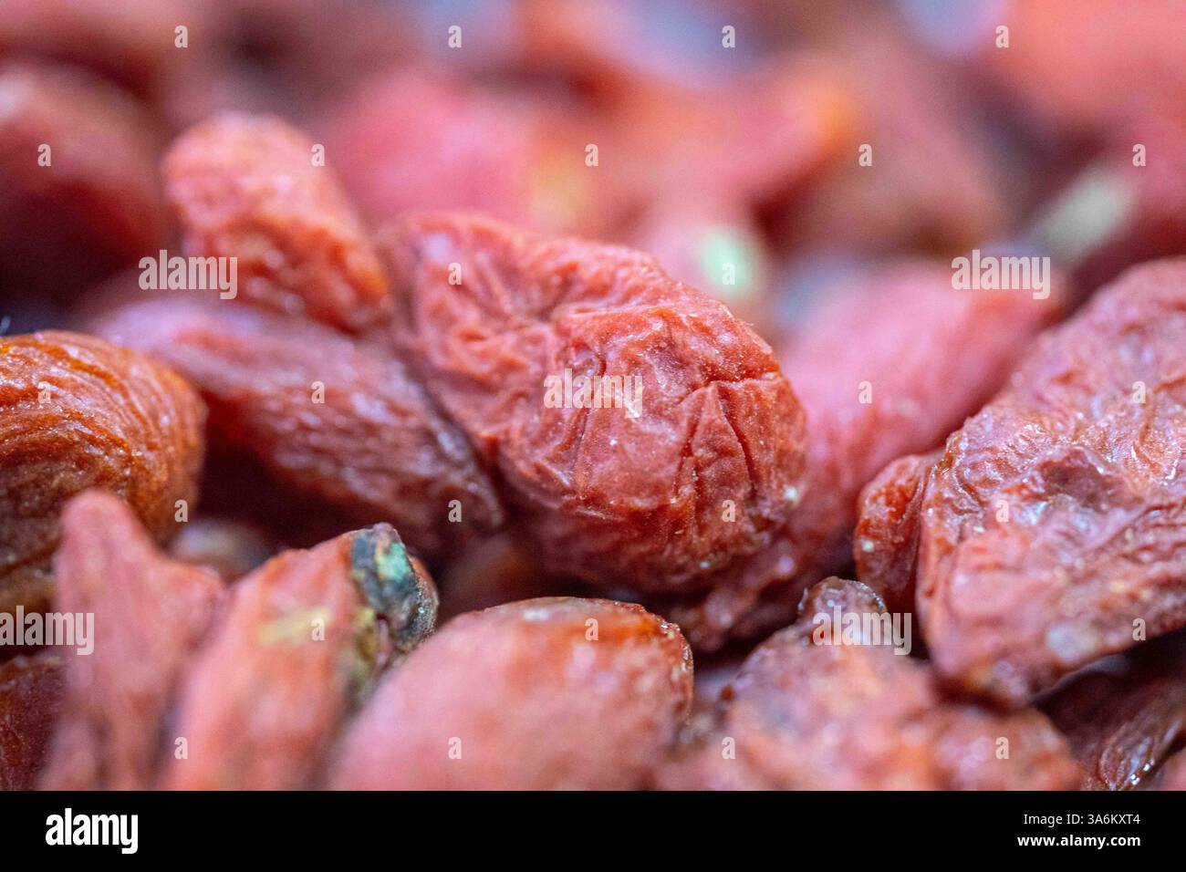 Groupe de fruits séchés déshydratés, dattes, baies de goji, raisins secs, bananes séchées et figues turques. Super nourriture Banque D'Images