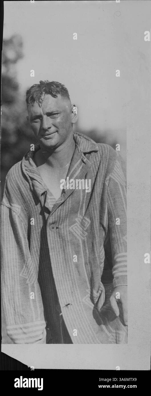 Louis Lochner était nageur avec les bains John Ryan, terminant troisième à l'épreuve annuelle de natation de six milles du YMCA au lac Calhoun. Banque D'Images