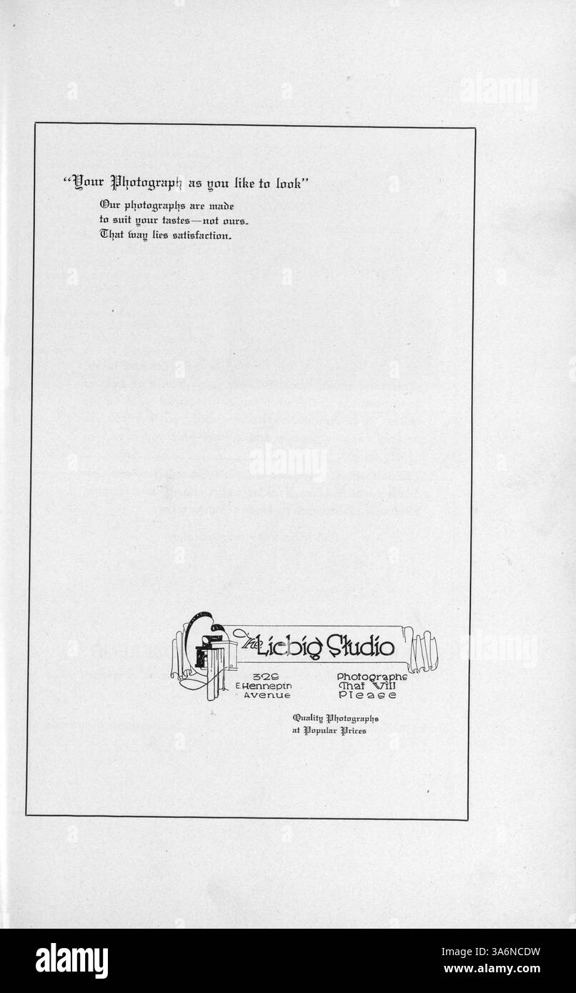 L'annuaire Paduan 1925 de la Société Anthony High School offre un bilan de la vie étudiante, des contributions du corps professoral, des réalisations sportives et de la participation parascolaire au cours de l'année scolaire 1924-1925/09, préservant la mémoire historique de l'école au cours de cette période. Banque D'Images