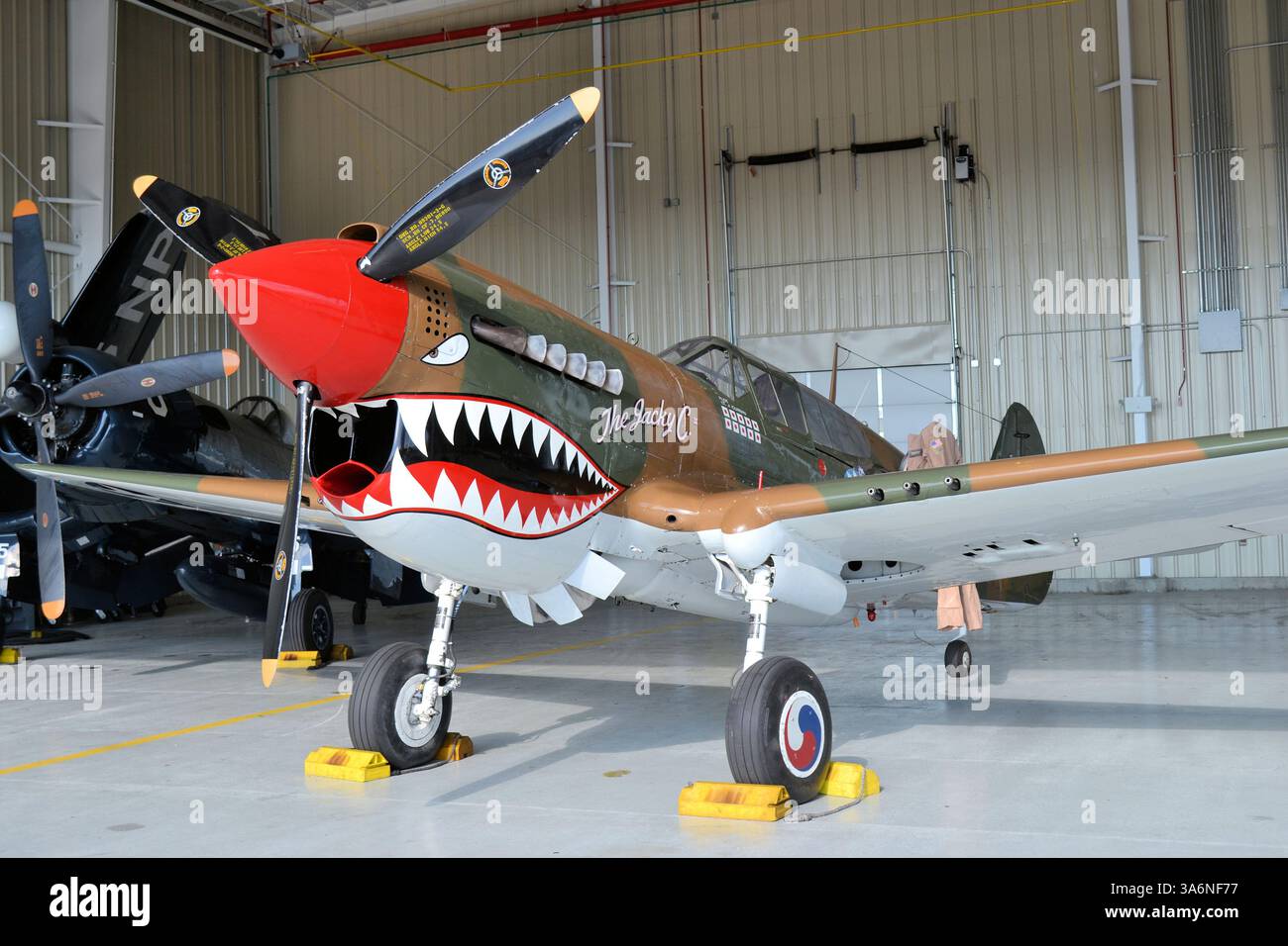Curtiss P-40M Warhawk, un chasseur classique de la seconde Guerre mondiale dans les marquages CBI Banque D'Images