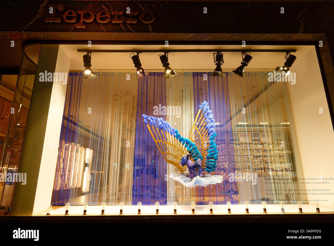 Paris, France-23 mars 2025 : Repetto shop est un artisan unique dans le monde du luxe et du Ballet depuis 1947 situé dans la célèbre rue de la paix à Banque D'Images