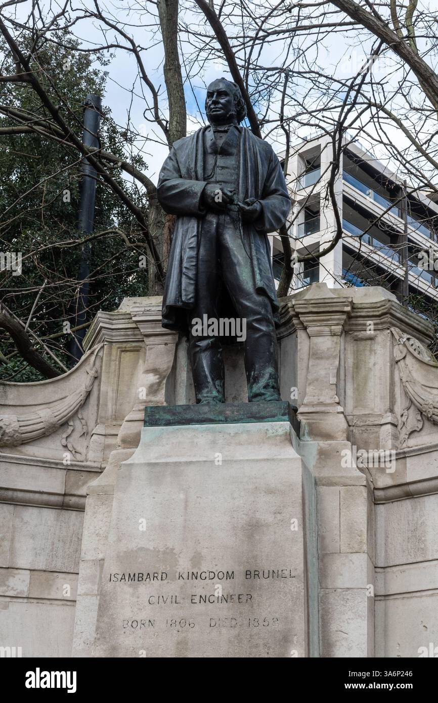 Statue en bronze d'Isambard Kingdom Brunel, Victoria Embankment, Londres, Angleterre, Royaume-Uni, par Carlo Marochetti Banque D'Images