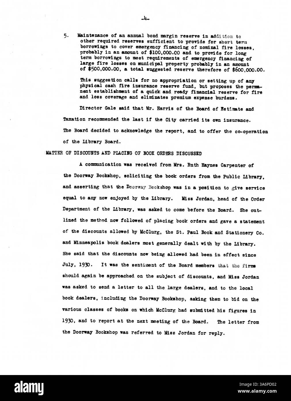 En 1932, le conseil d'administration de la bibliothèque publique de Minneapolis a tenu des réunions pour aborder les défis opérationnels, les ajustements budgétaires et le rôle de la bibliothèque dans la communauté au milieu des difficultés financières de la Grande dépression. Banque D'Images