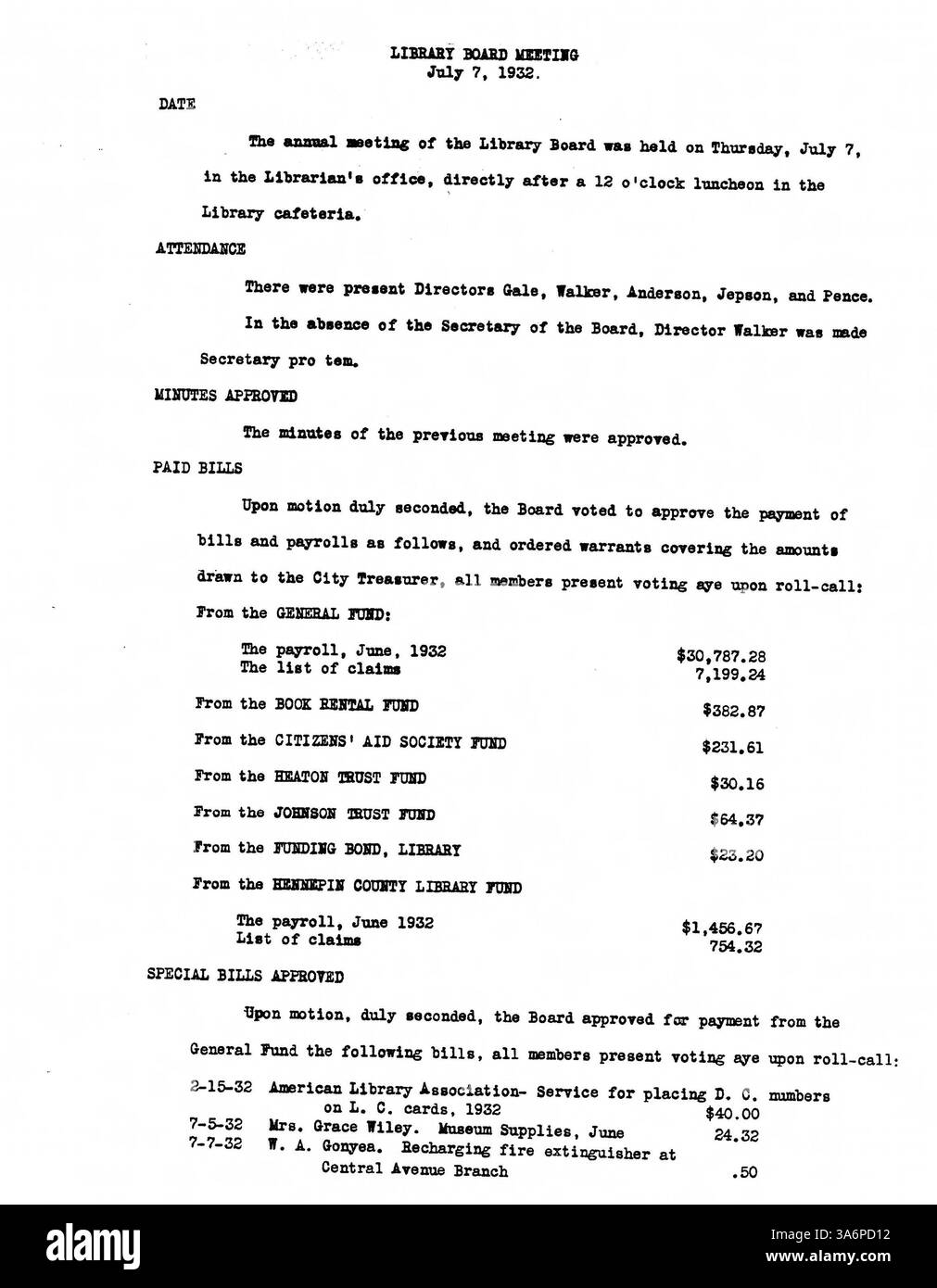 Les minutes du conseil d'administration de la bibliothèque publique de Minneapolis de 1932 documentent les décisions administratives de la bibliothèque, les questions de financement et les stratégies de service public pendant la Grande dépression. Banque D'Images