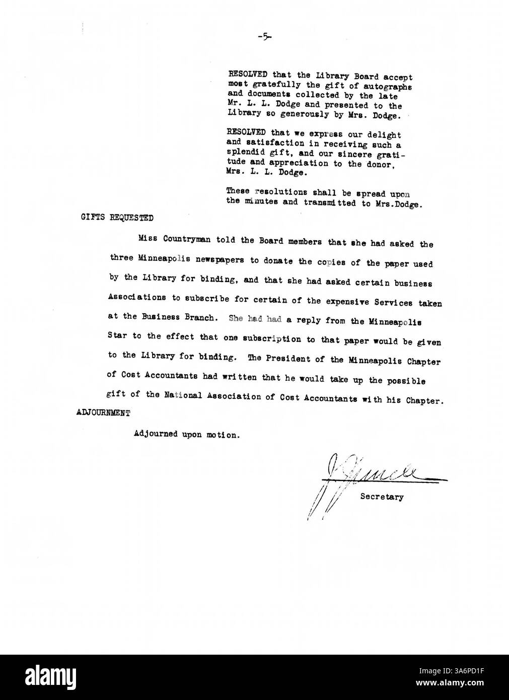 En 1932, le conseil d'administration de la bibliothèque publique de Minneapolis a discuté des principaux défis financiers et opérationnels, y compris l'allocation du financement des bibliothèques et les changements de service pendant la Grande dépression. Banque D'Images