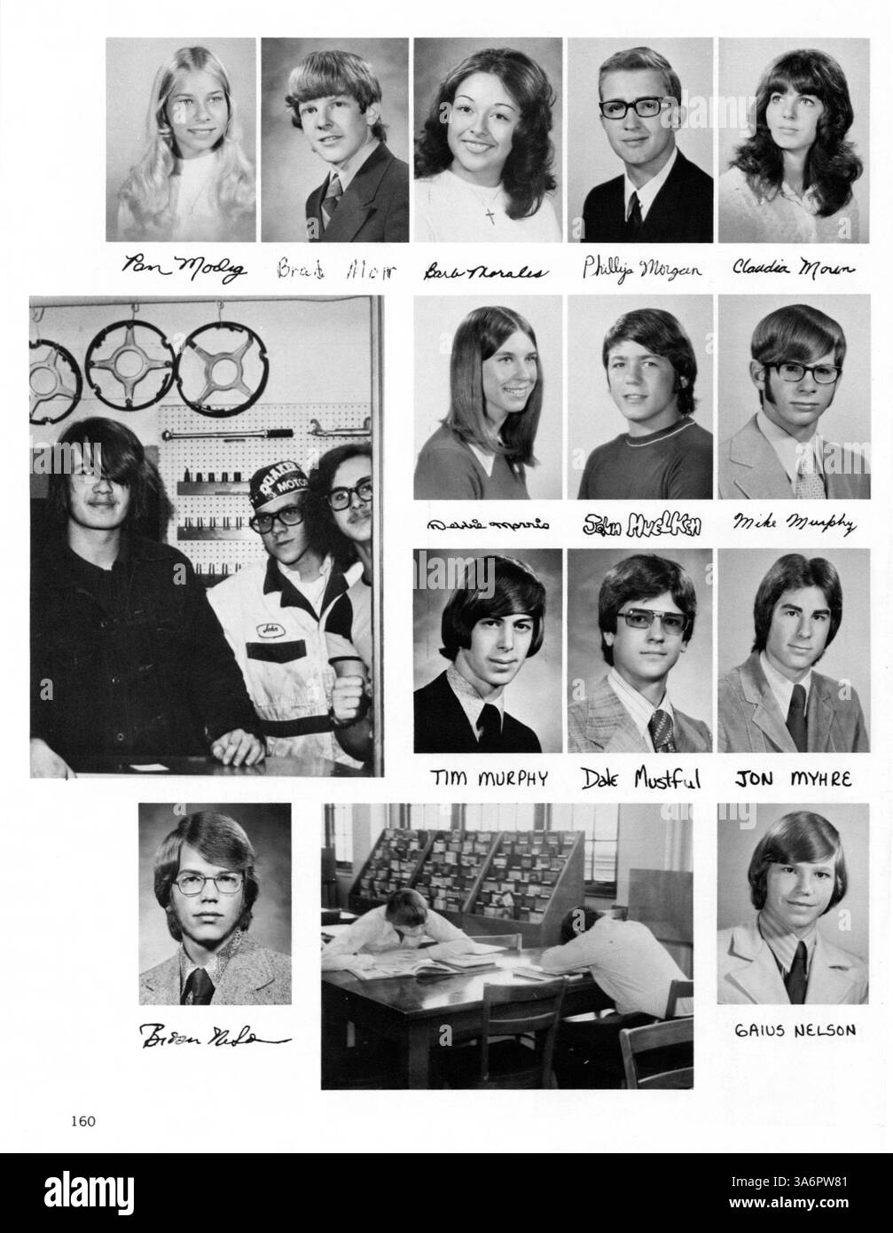 L'édition 1973 de l'annuaire de la Roosevelt High School, Sagamore, couvre les événements, les activités des étudiants, les temps forts sportifs, et la participation des professeurs au cours de l'année scolaire 1972-1973 avec un accent sur l'histoire et les contributions afro-américaines. Banque D'Images