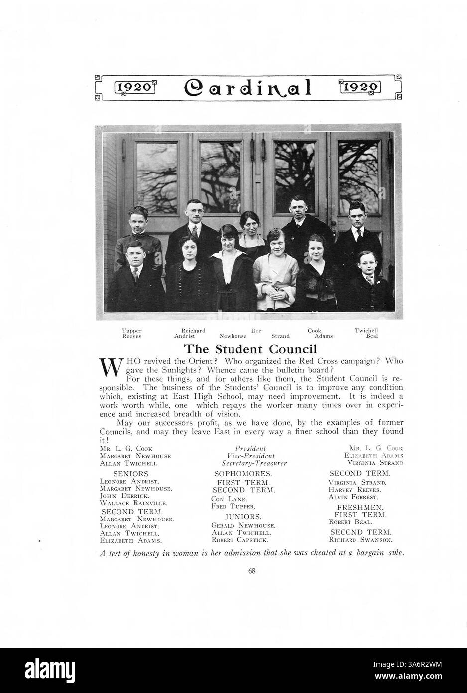 Ce Cardinal Yearbook 1920 préserve l'histoire de l'année scolaire 1919-1920 de l'East High School, mettant en évidence les réalisations des élèves et des enseignants, les clubs et les événements sportifs. Banque D'Images