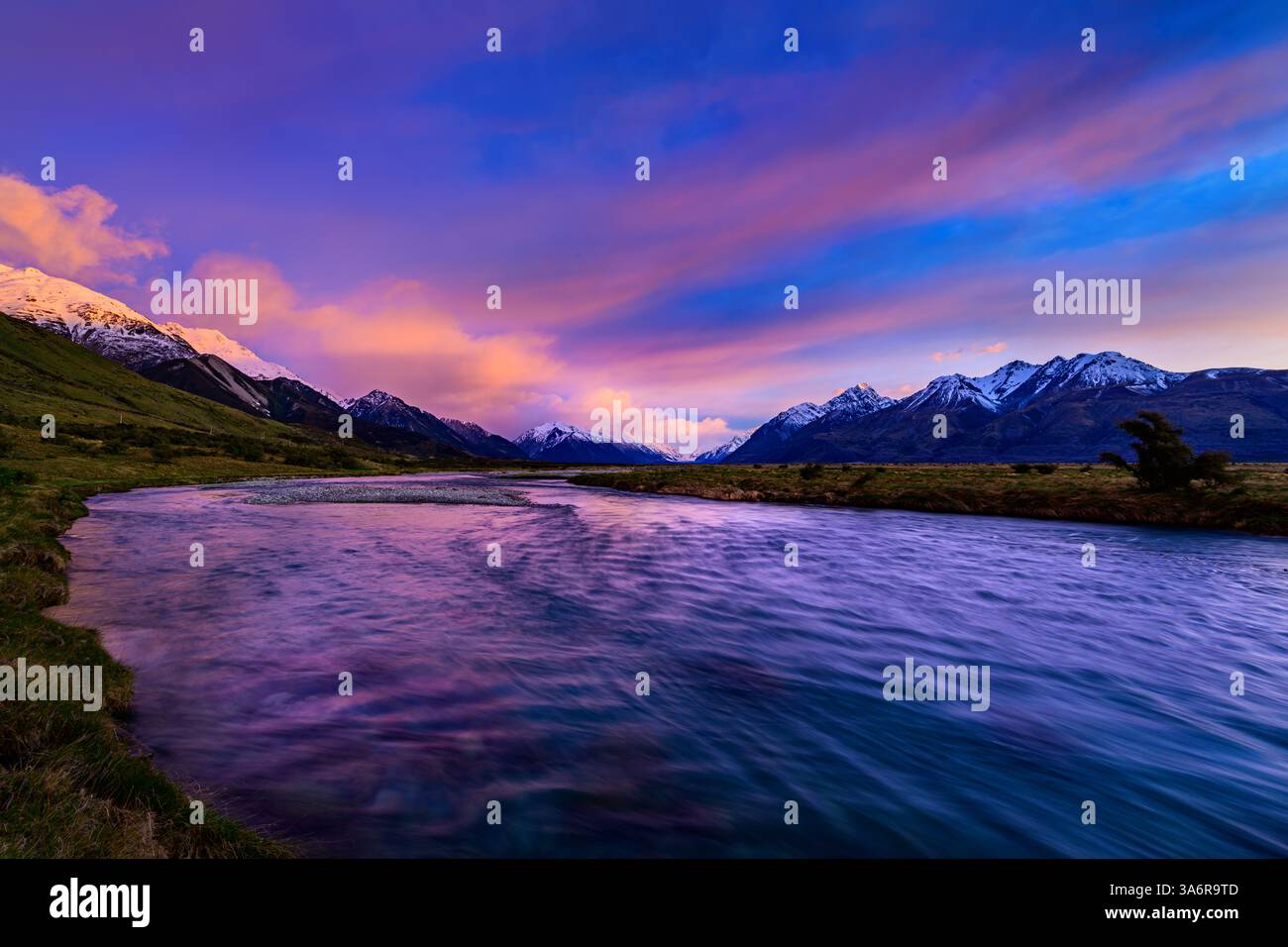 Lever de soleil sur la rivière Tasman en Nouvelle-Zélande Banque D'Images
