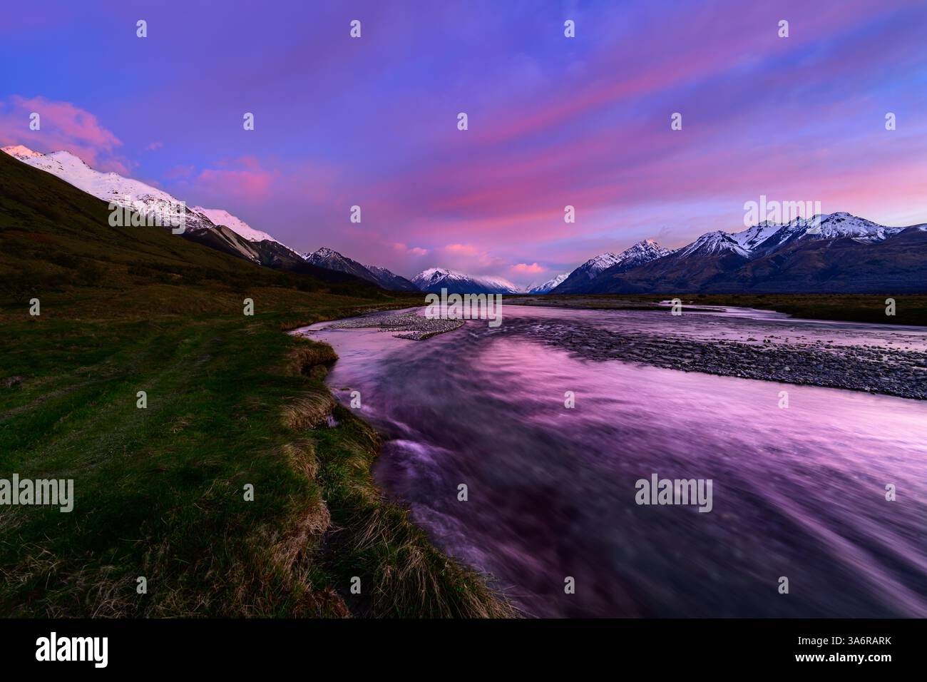 Lever de soleil sur la rivière Tasman en Nouvelle-Zélande Banque D'Images