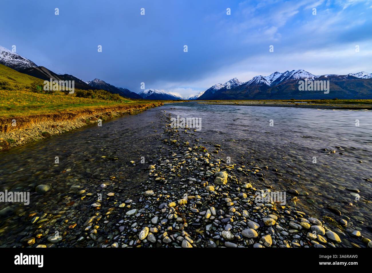 Lever de soleil sur la rivière Tasman en Nouvelle-Zélande Banque D'Images