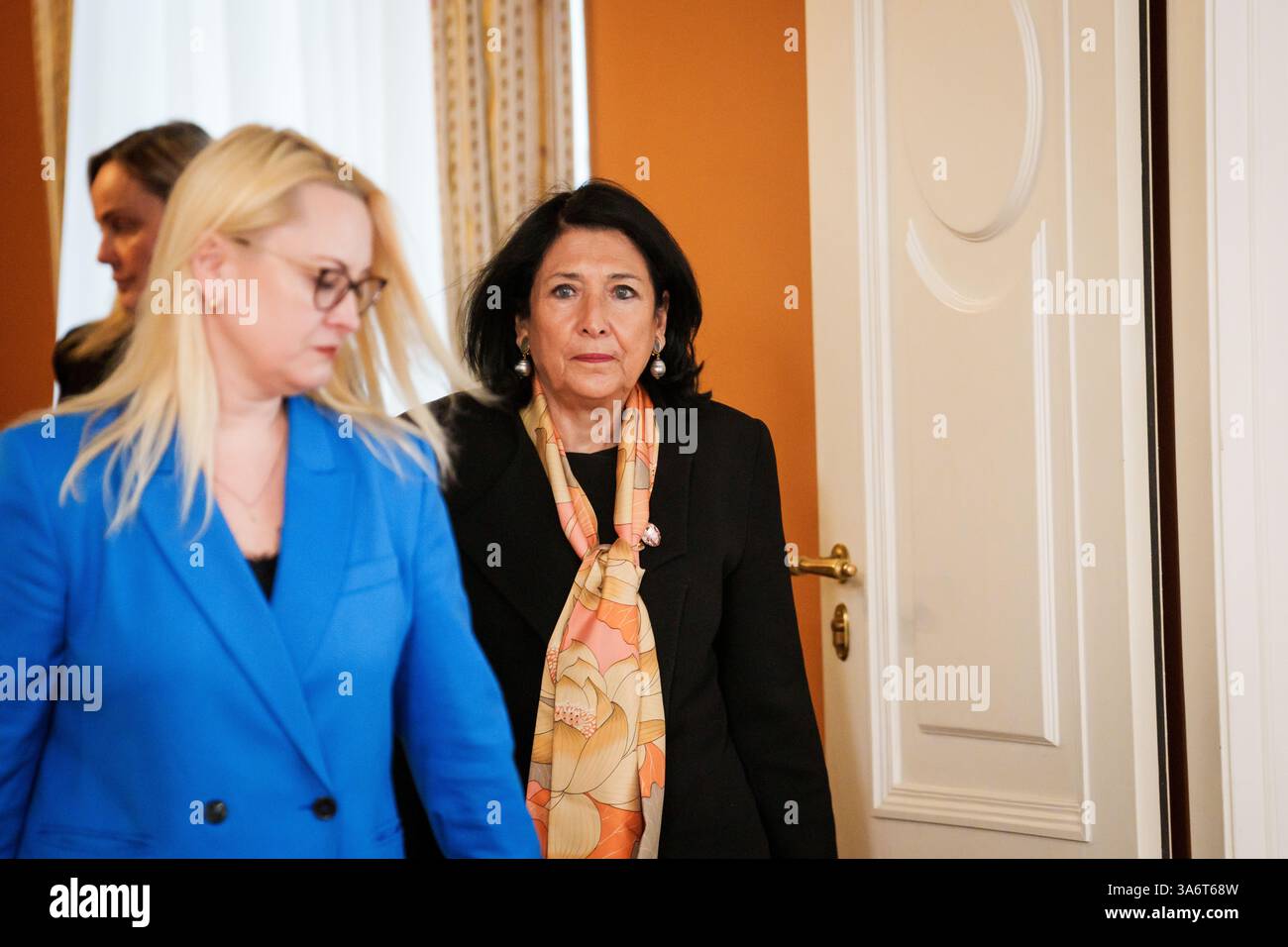 RIGA, Lettonie. 26 juillet 2025. Edgars Rinkevics, président de la Lettonie, rencontre le 5e président de la Géorgie, Salome Zourabichvili (photo) crédit : Gints Ivuskans/Alamy Live News Banque D'Images