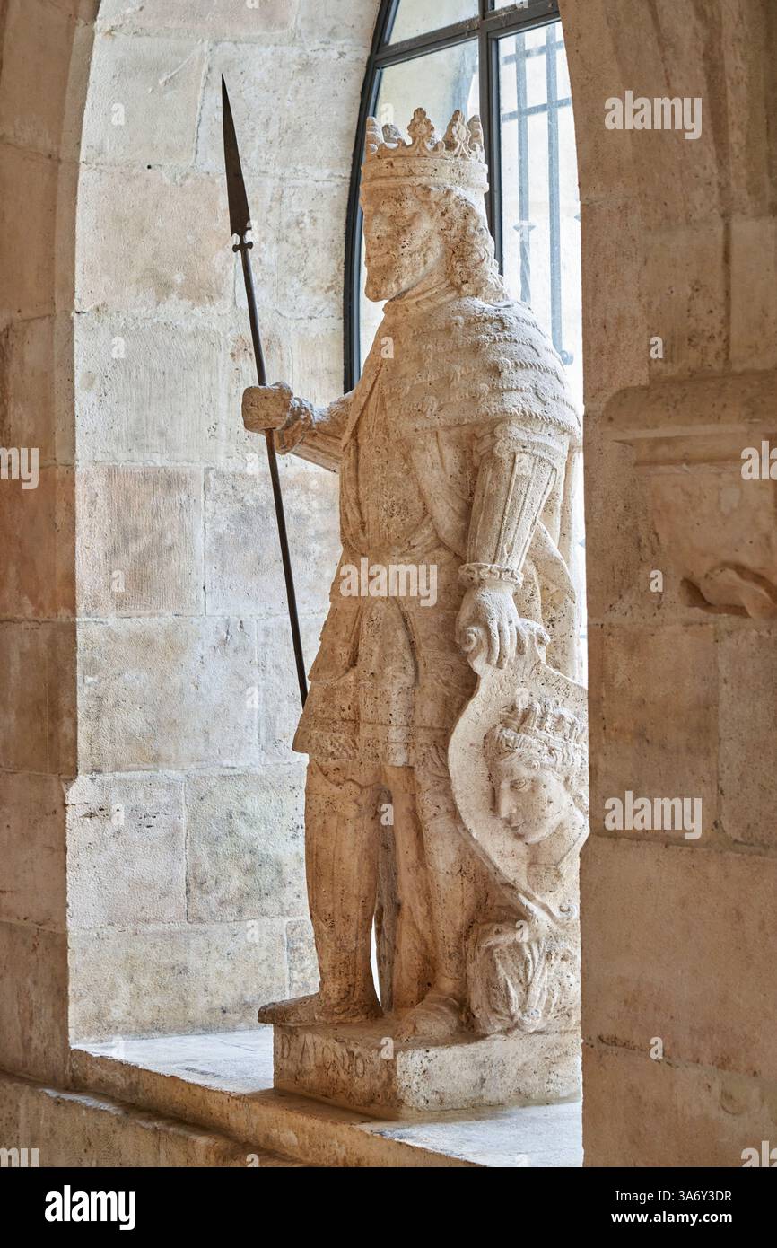 Statue du roi Alphonse, cloître inférieur, cathédrale de Santa María, gothique français, Burgos, Castille-et-León, Espagne, Europe Banque D'Images