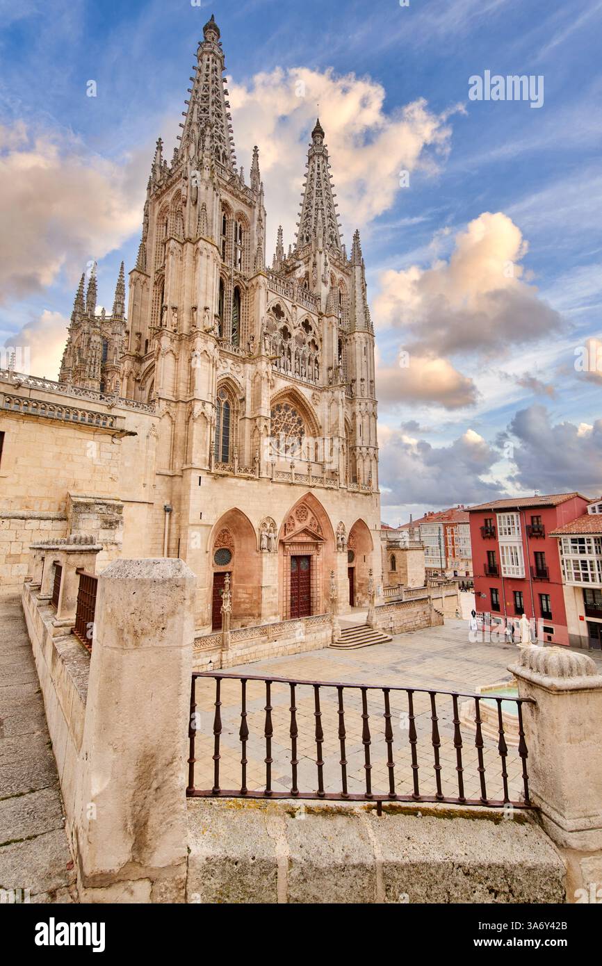 Façade et place de Santa María, Cathédrale de Santa María, gothique français, Burgos, Castille-et-León, Espagne, Europe Banque D'Images