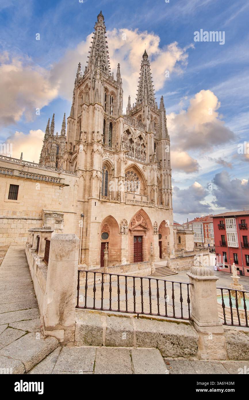 Façade et place de Santa María, Cathédrale de Santa María, gothique français, Burgos, Castille-et-León, Espagne, Europe Banque D'Images