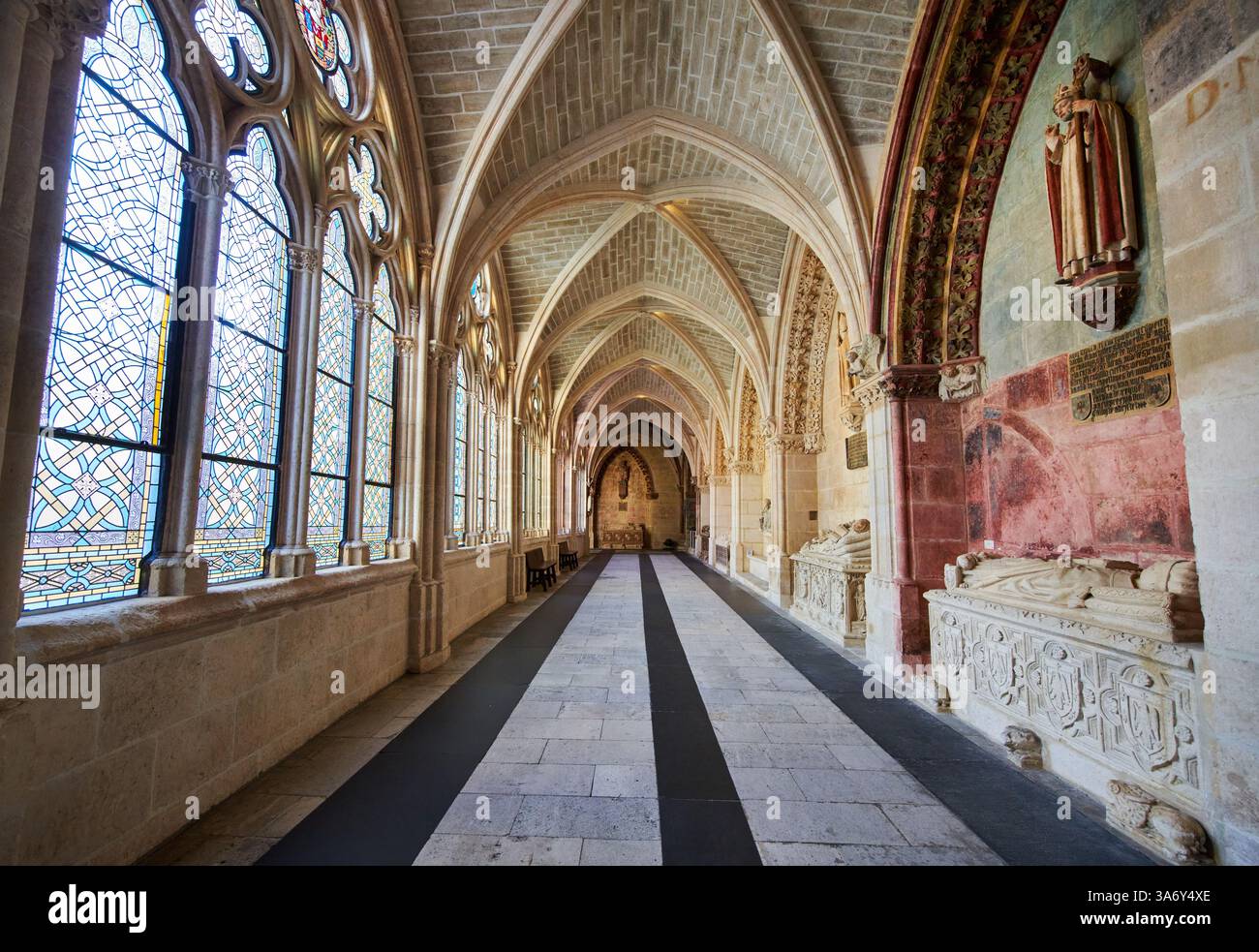 Tombe de Gonzalo Fernandez Aguilar, XVe siècle, tombe gothique, cloître inférieur, cathédrale de Santa María, gothique français, Burgos, Castille-et-León, Espagne Banque D'Images