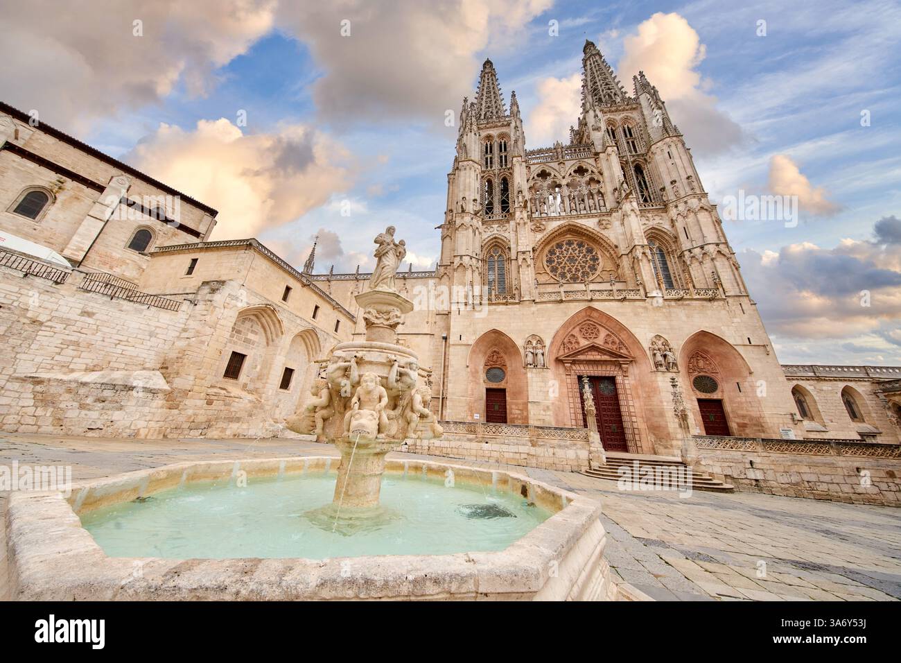 Façade et place de Santa María, Cathédrale de Santa María, gothique français, Burgos, Castille-et-León, Espagne, Europe Banque D'Images