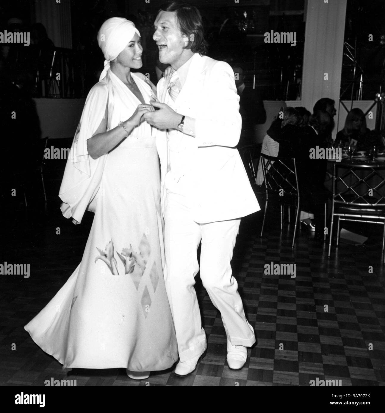 1 JANVIER 2011 - BARBI BENTON ET HUGH HEFNER À LA FÊTE DE L'HÔTEL DE BEVERLY HILLS APRÈS LA PREMIÈRE DE ''LENNY''.11/1974.#A1836.©NATE CUTLER/(CRÉDIT IMAGE : © GLOBE PHOTOS/ZUMAPRESS.COM) Banque D'Images