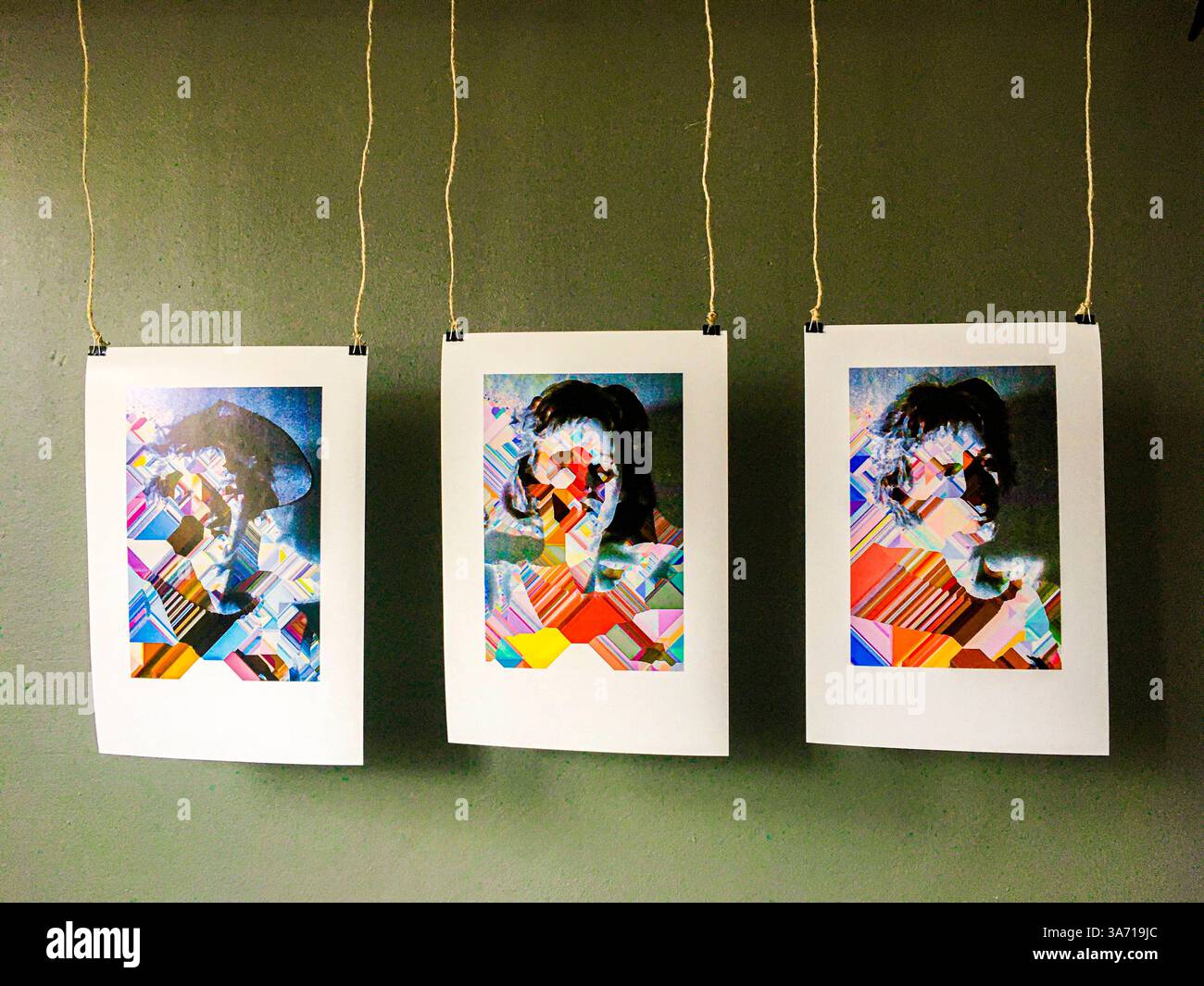 Trois œuvres d'art trois œuvres d'art à l'intérieur de passe Partouts en attente d'être encadrés et vendus. Tilburg, pays-Bas. Tilburg Studio Tuinstraat Noord-Brabant Nederland Copyright : xGuidoxKoppesxPhotox Banque D'Images