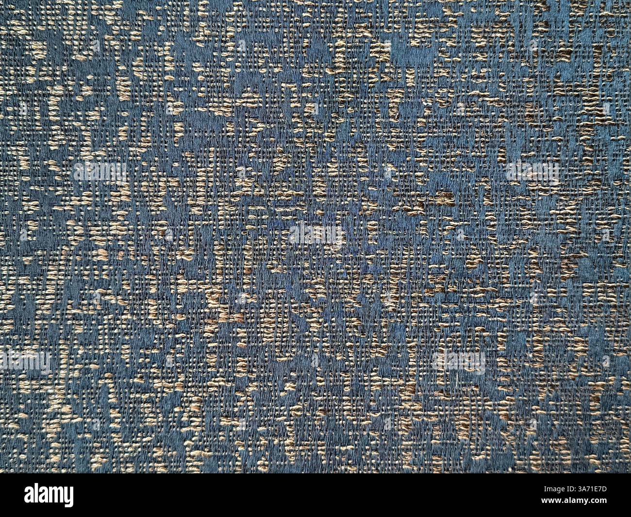 Texture rapprochée du tissu d'ameublement bleu sarcelle, coton tissé en grunge et motif saleté. Tissu bleu foncé et or adapté aux vêtements et au rembourrage Banque D'Images